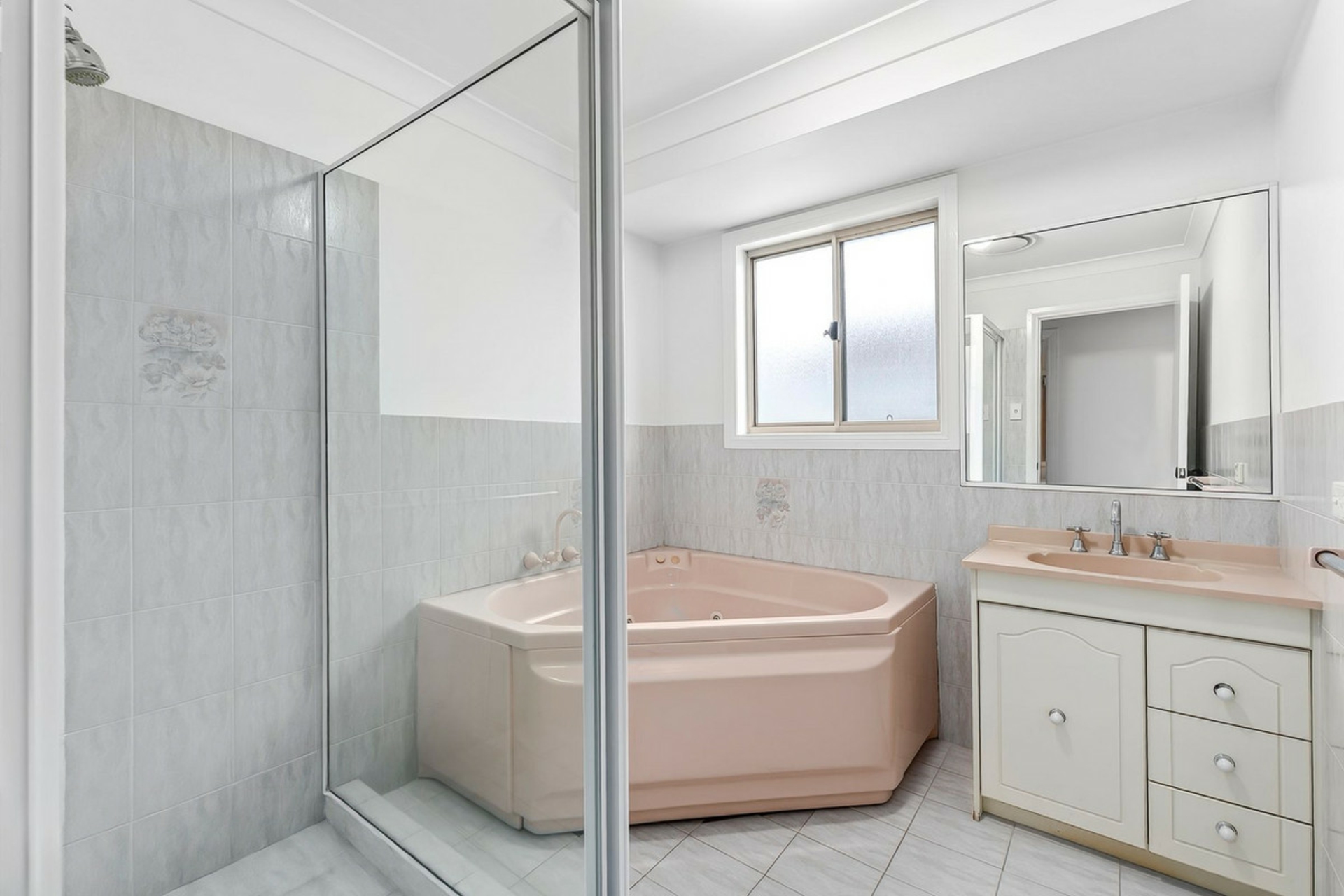 13 Hastings Cresent — photo 10 of 10