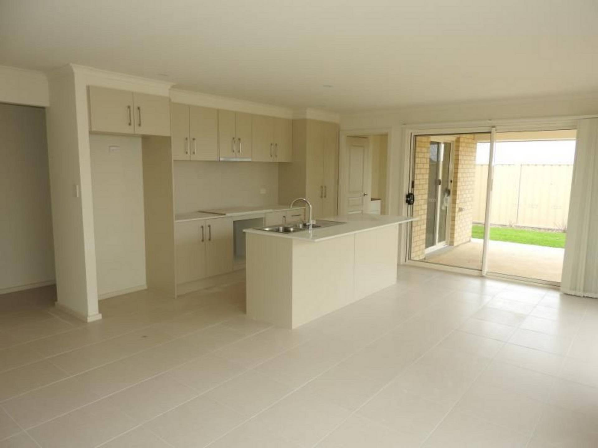 15 Fathom Crescent, SEAFORD MEADOWS