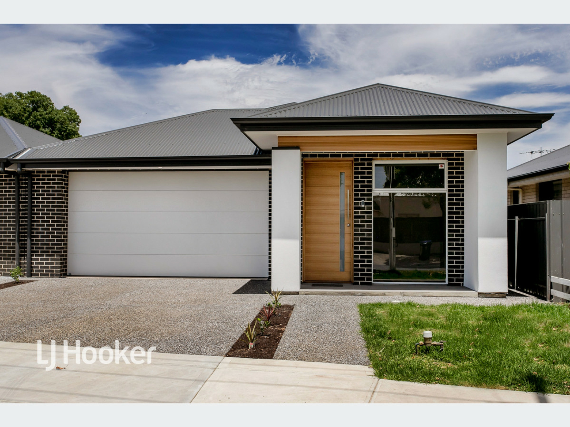 15A Lucerne Grove, FINDON