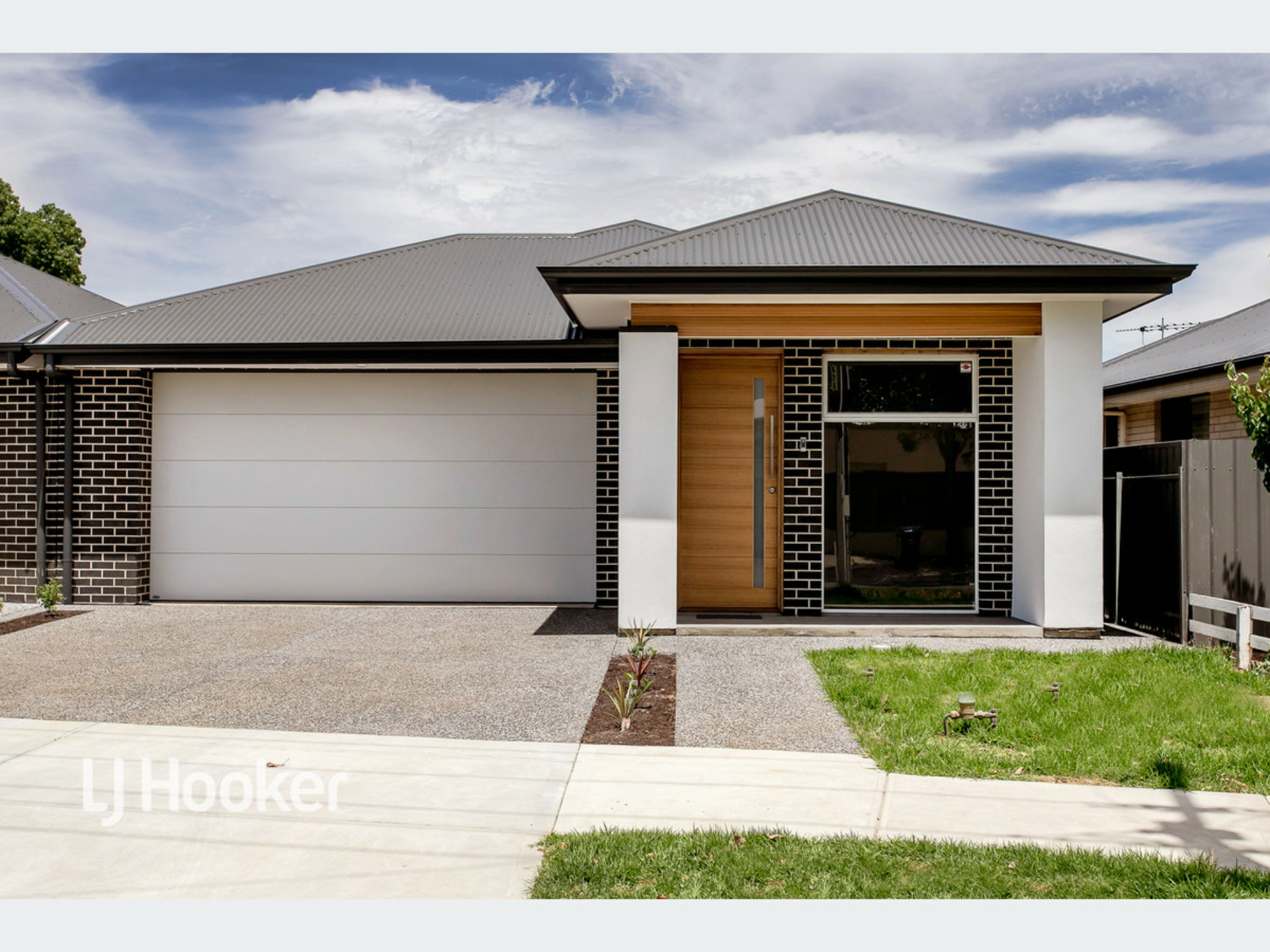 15A Lucerne Grove, FINDON