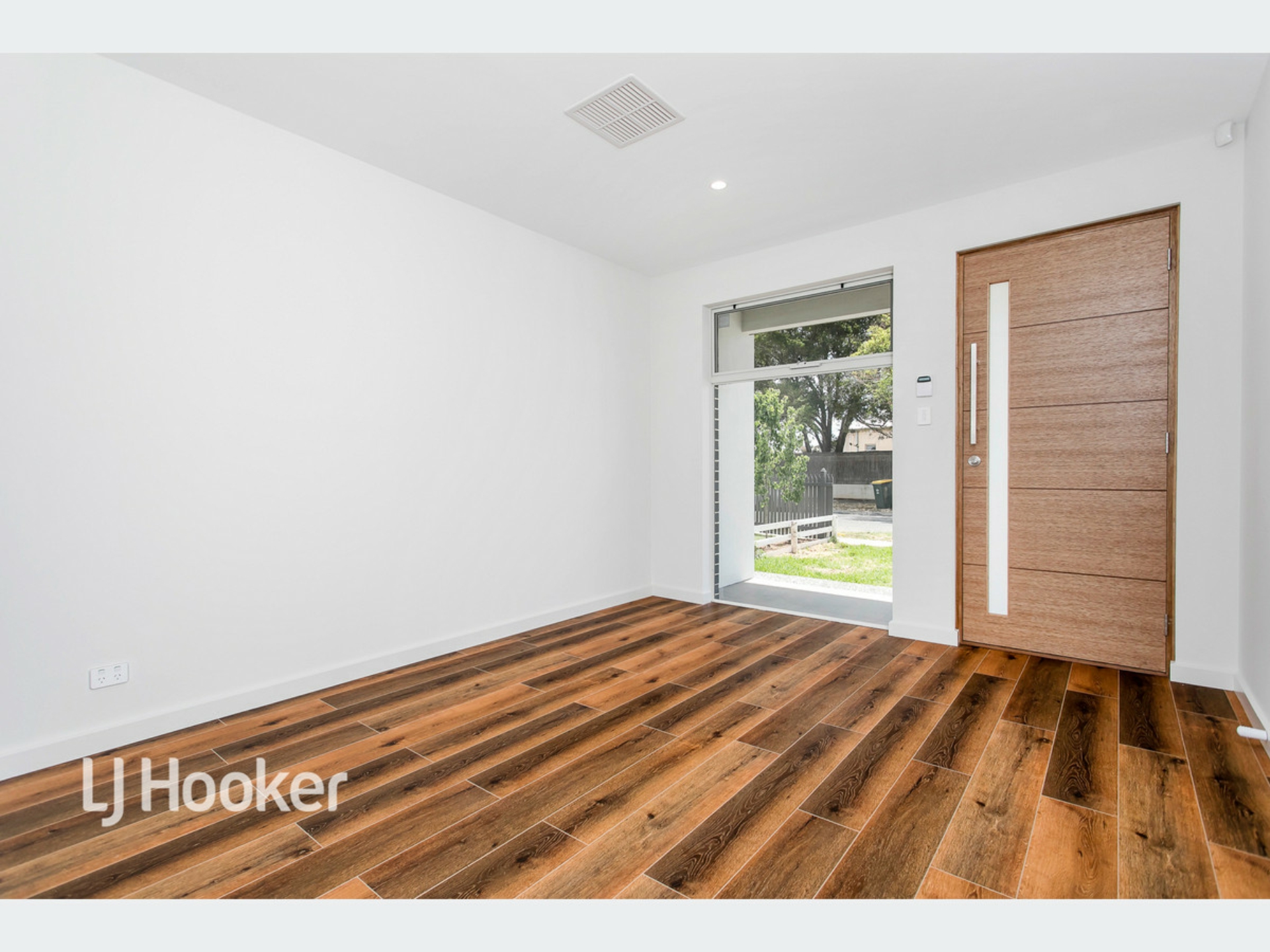 15A Lucerne Grove, FINDON