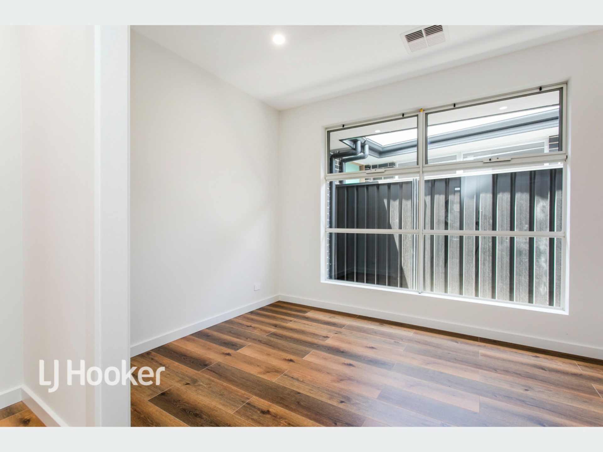 15A Lucerne Grove, FINDON