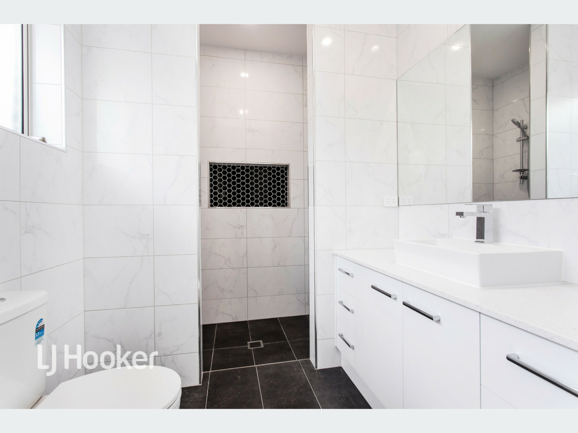 15A Lucerne Grove, FINDON