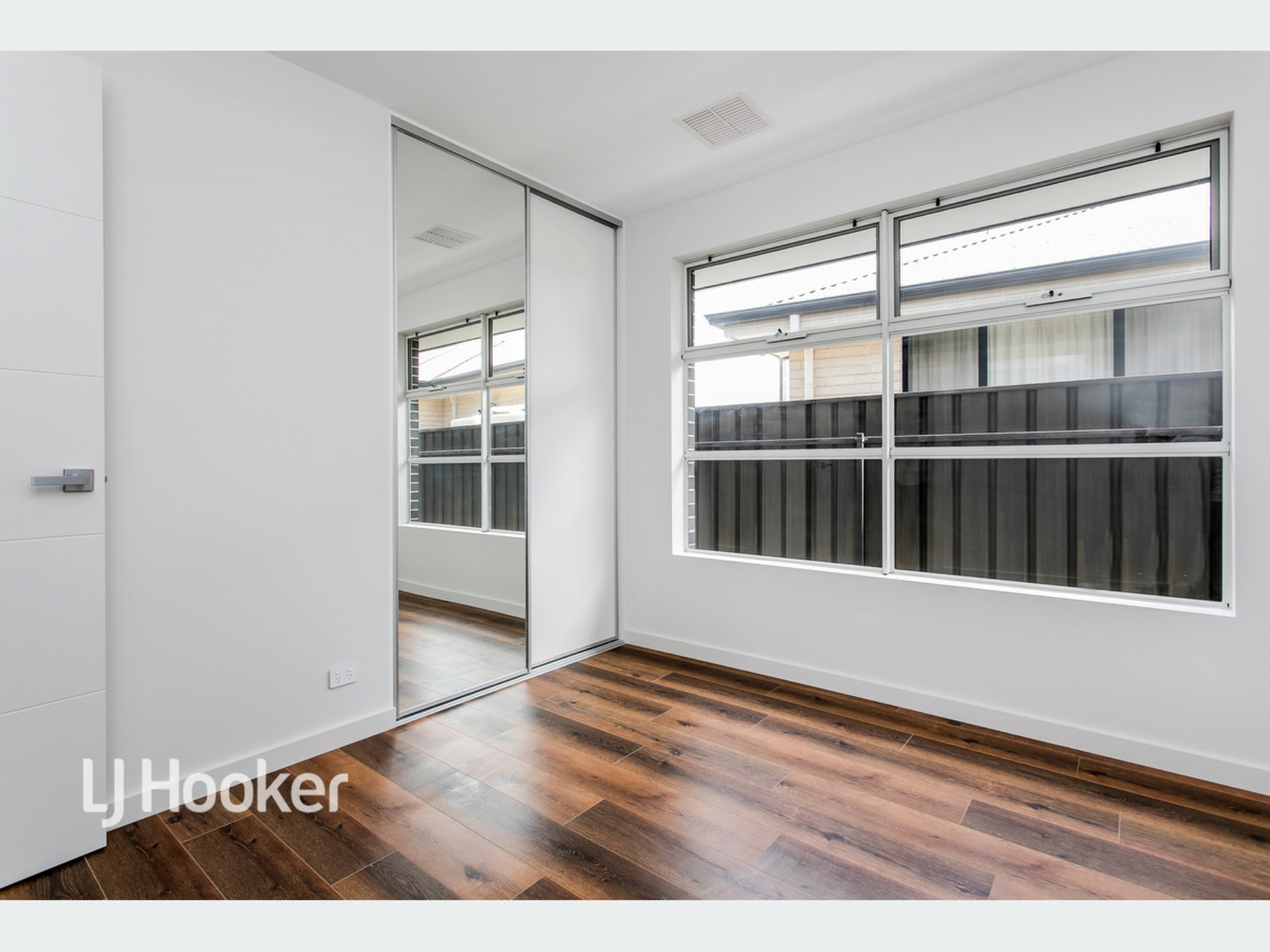 15A Lucerne Grove, FINDON
