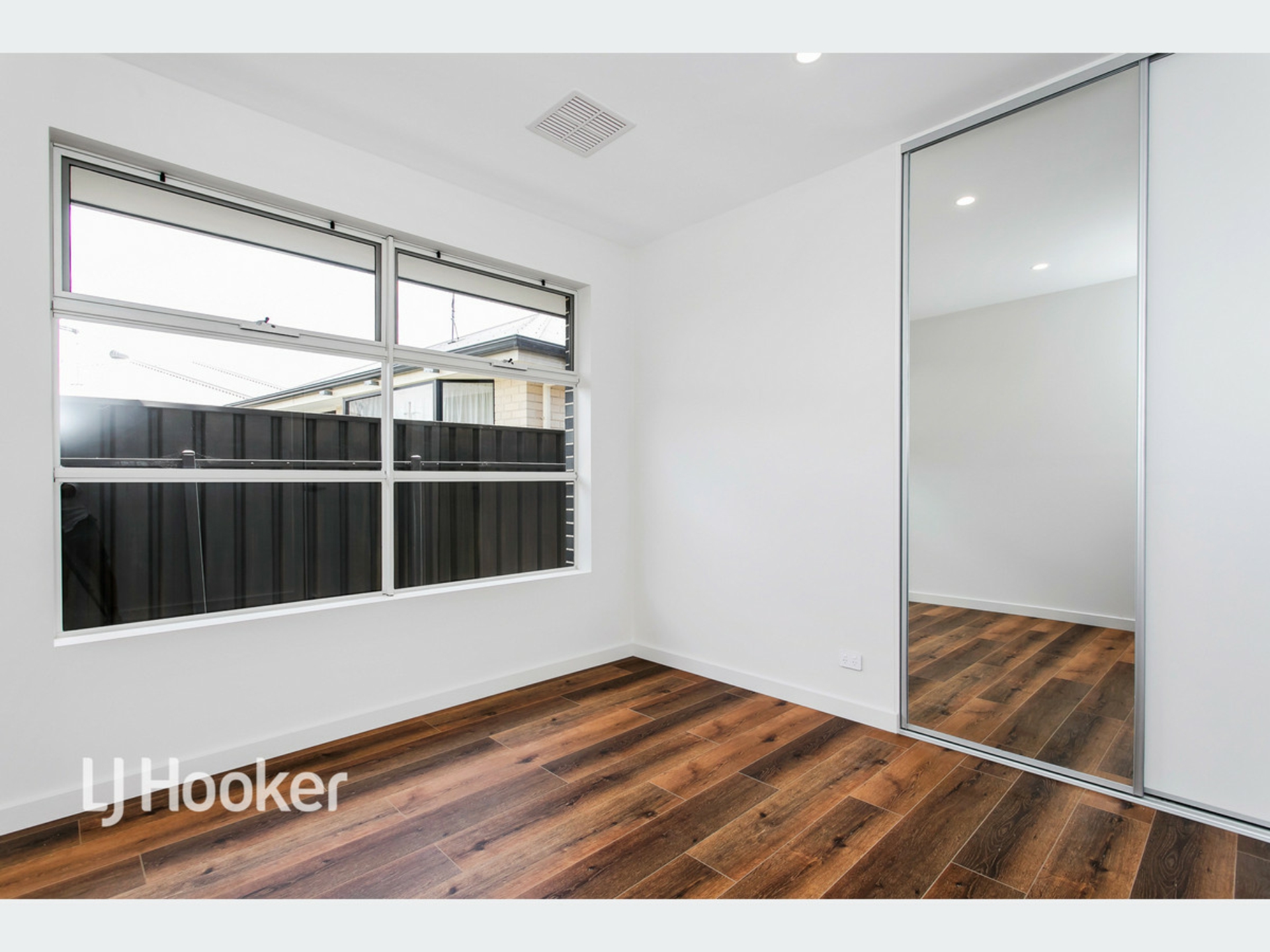15A Lucerne Grove, FINDON