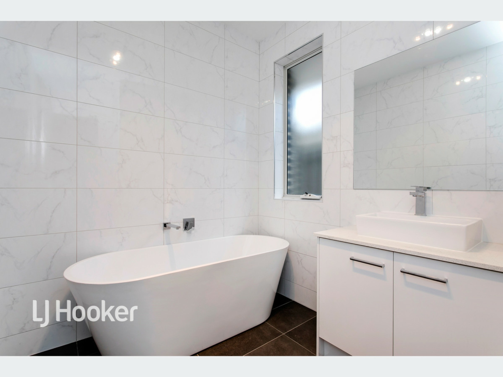 15A Lucerne Grove, FINDON