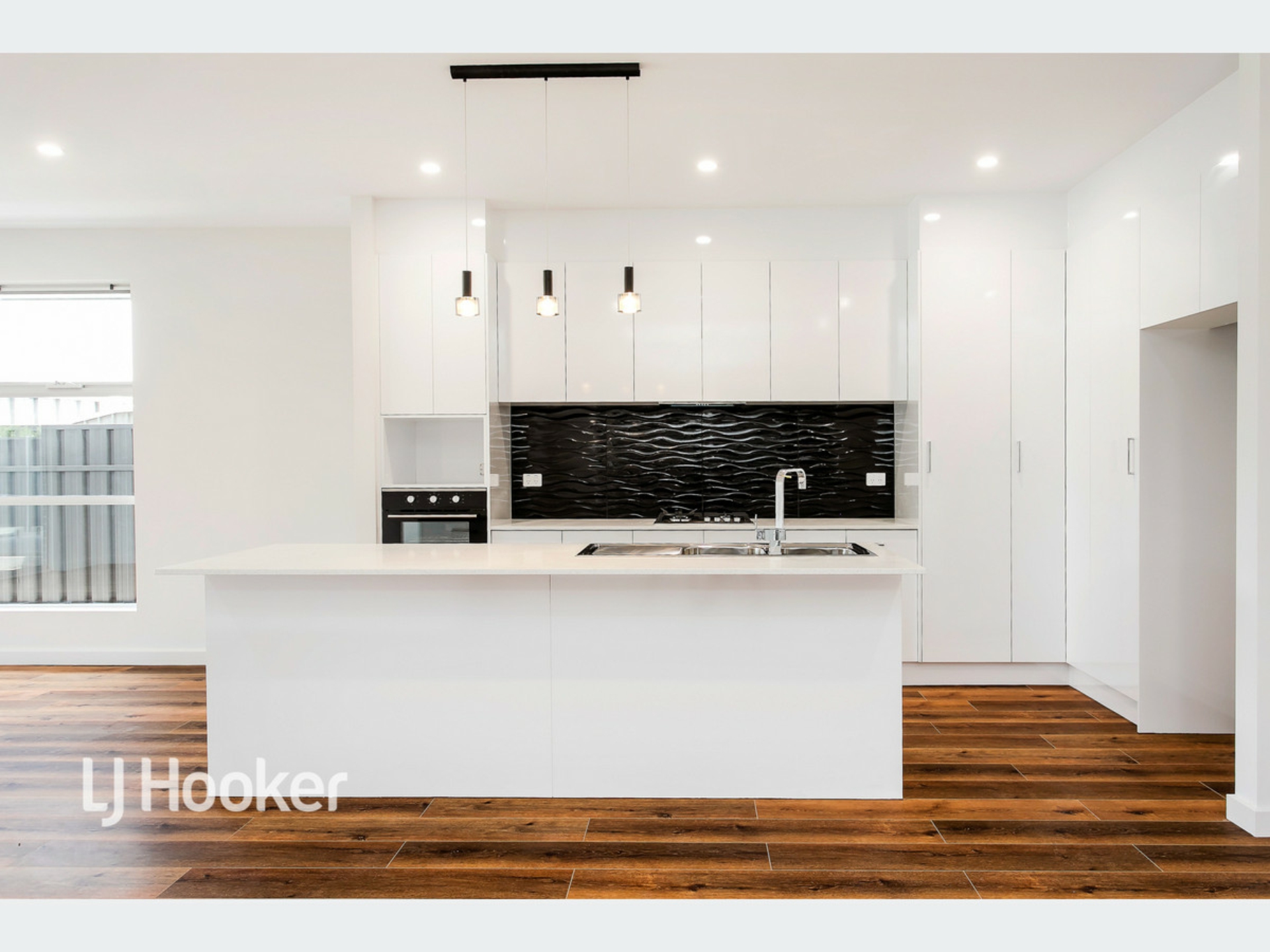 15A Lucerne Grove, FINDON