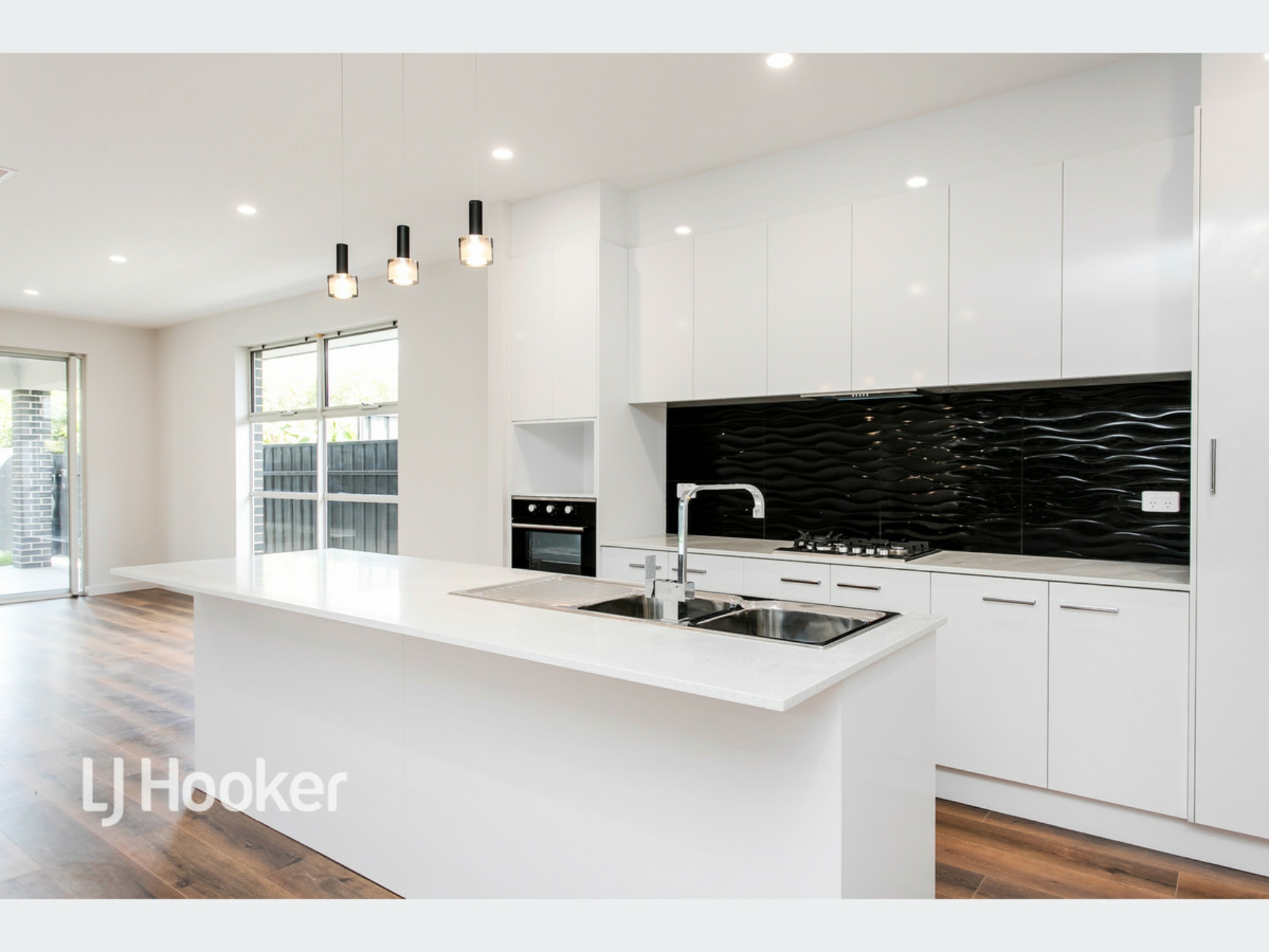 15A Lucerne Grove, FINDON