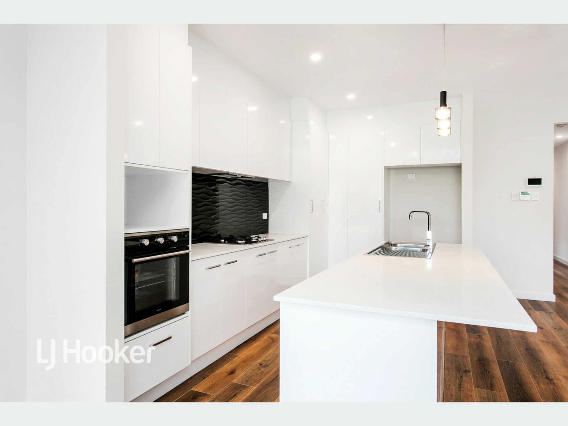 15A Lucerne Grove, FINDON