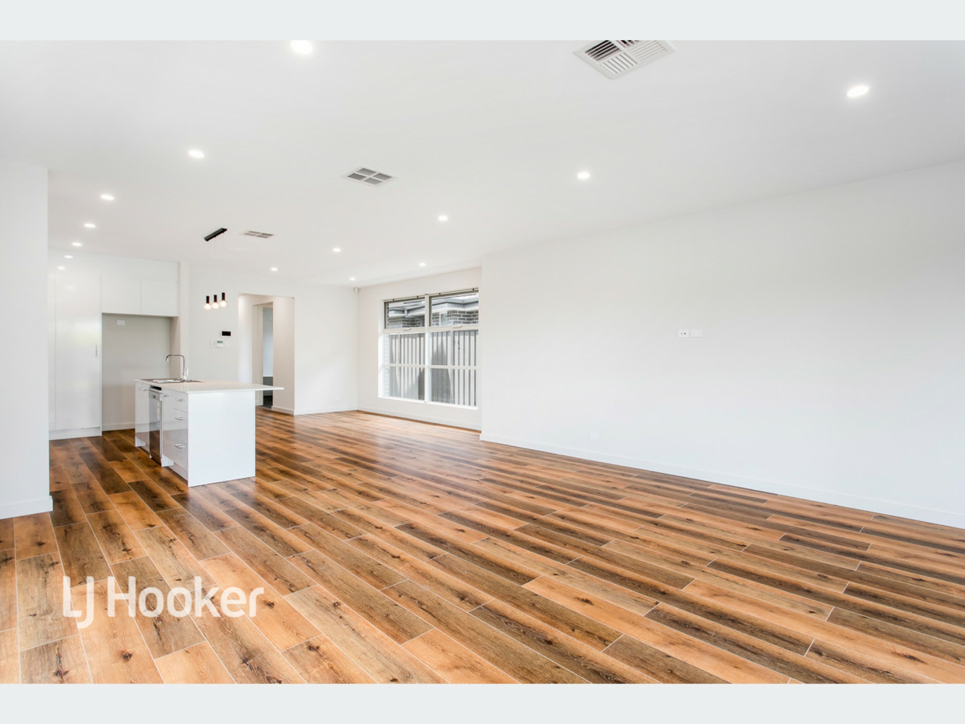 15A Lucerne Grove, FINDON
