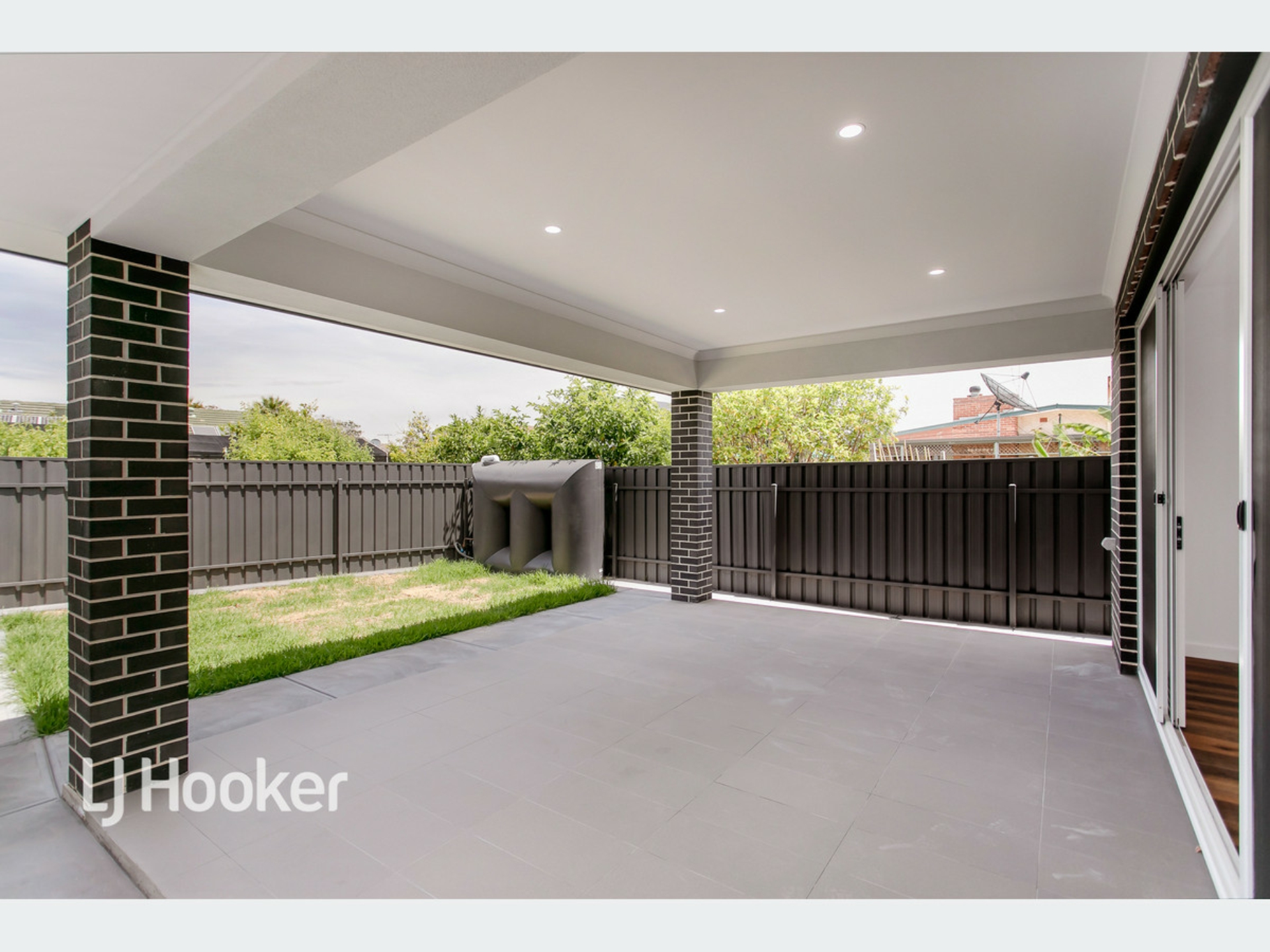 15A Lucerne Grove, FINDON