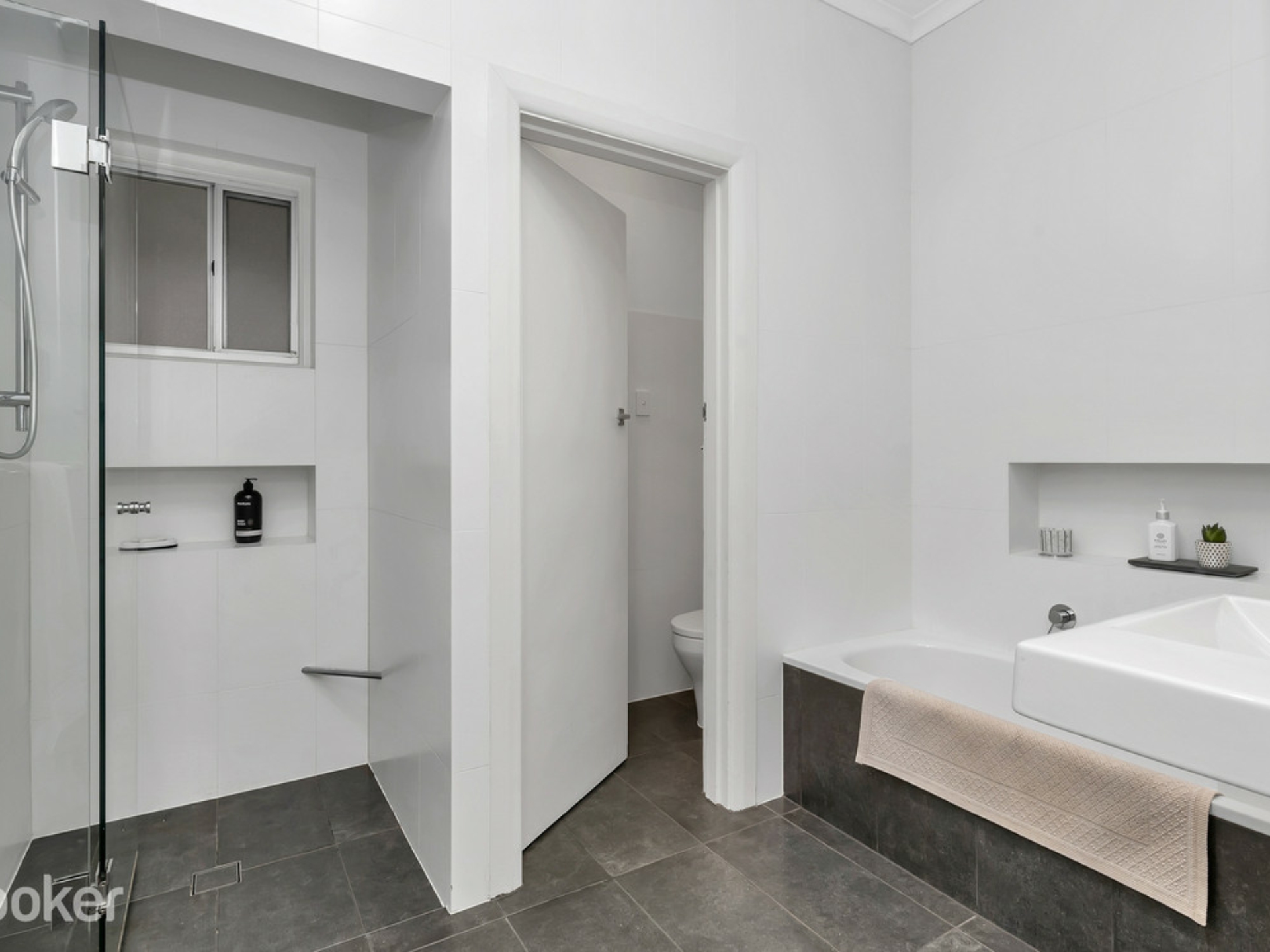 22 Fulham Park Drive, LOCKLEYS