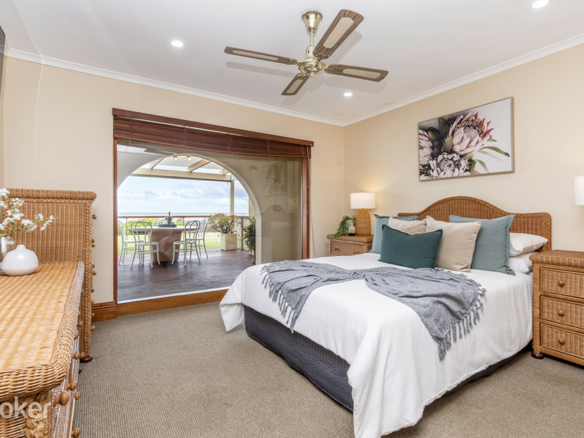 46 Sandpiper Place, WEST LAKES SHORE