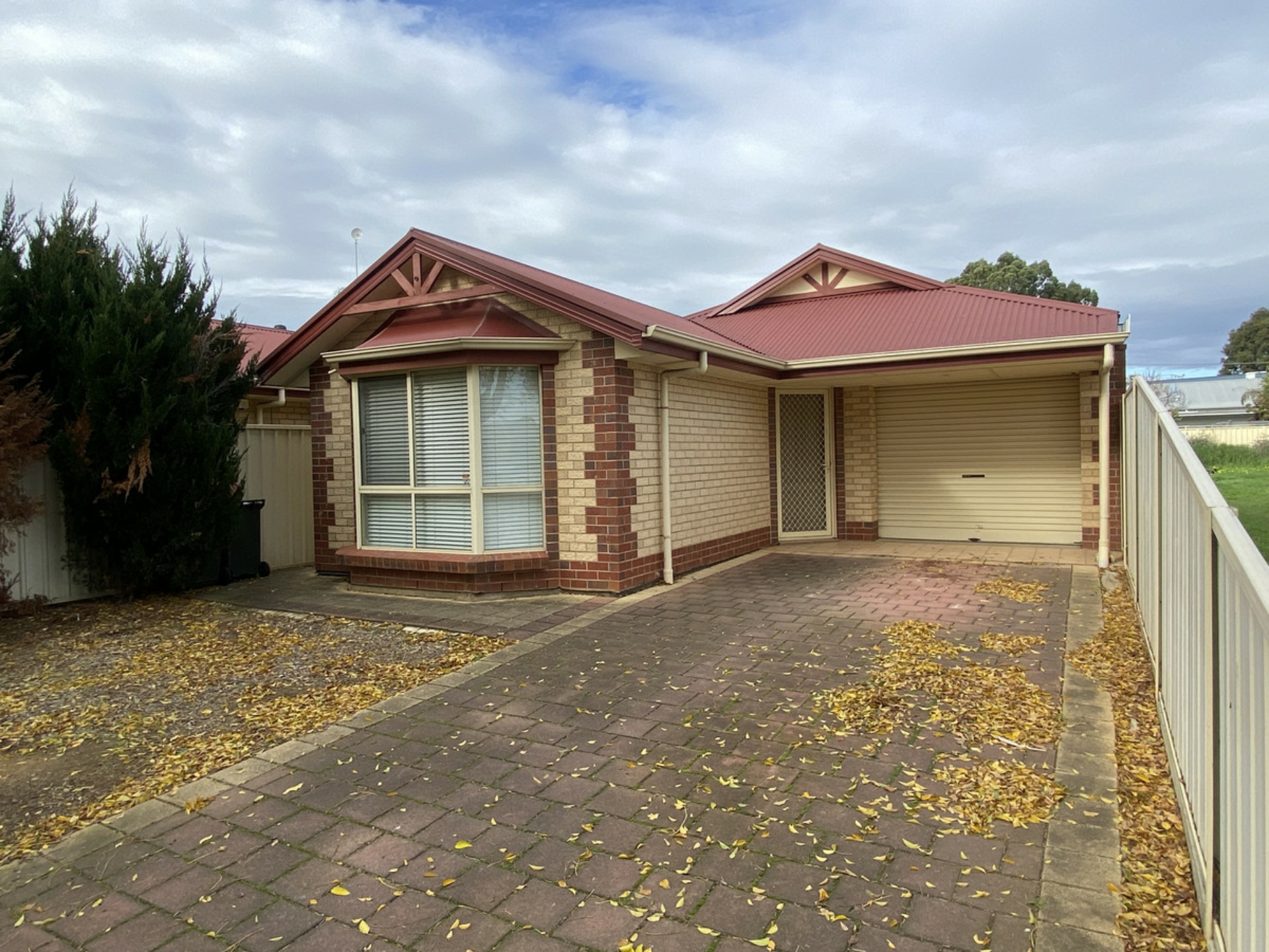 16 Carnarvon Parade, WEST CROYDON