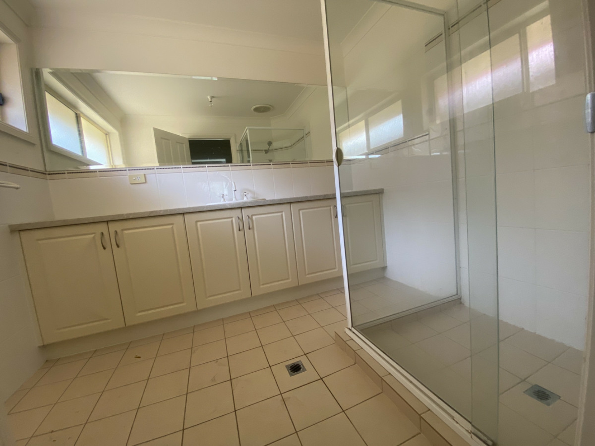 16 Carnarvon Parade, WEST CROYDON