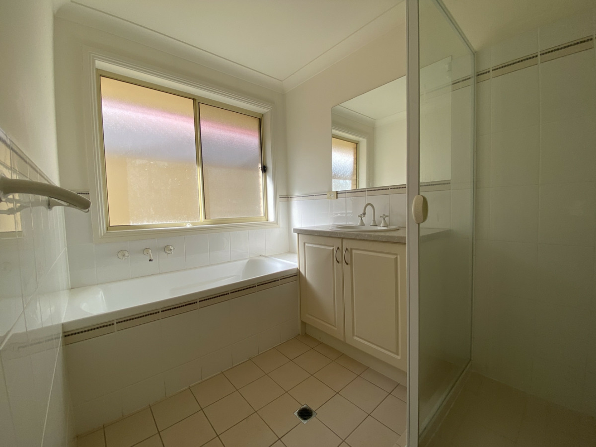 16 Carnarvon Parade, WEST CROYDON