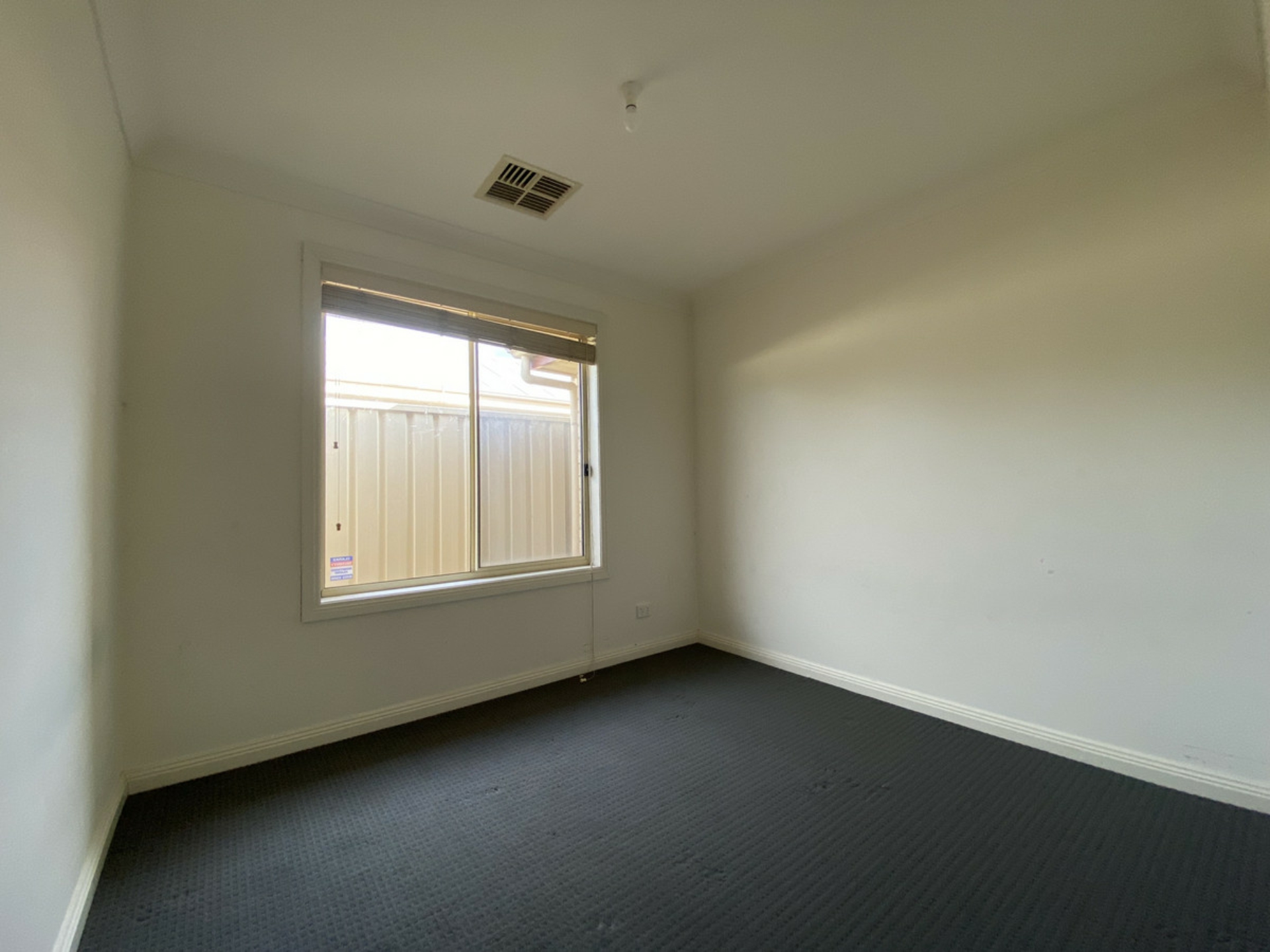 16 Carnarvon Parade, WEST CROYDON