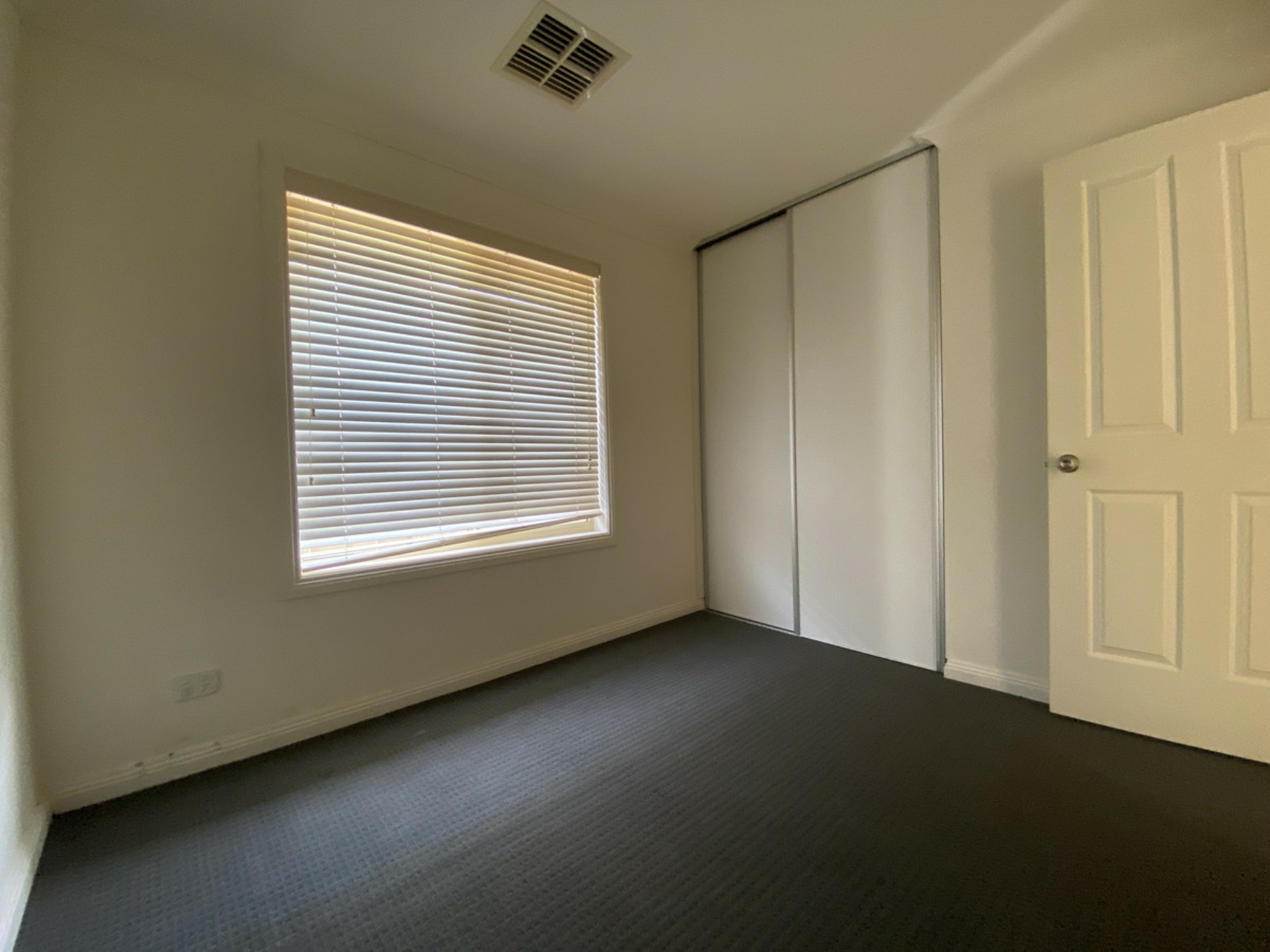 16 Carnarvon Parade, WEST CROYDON
