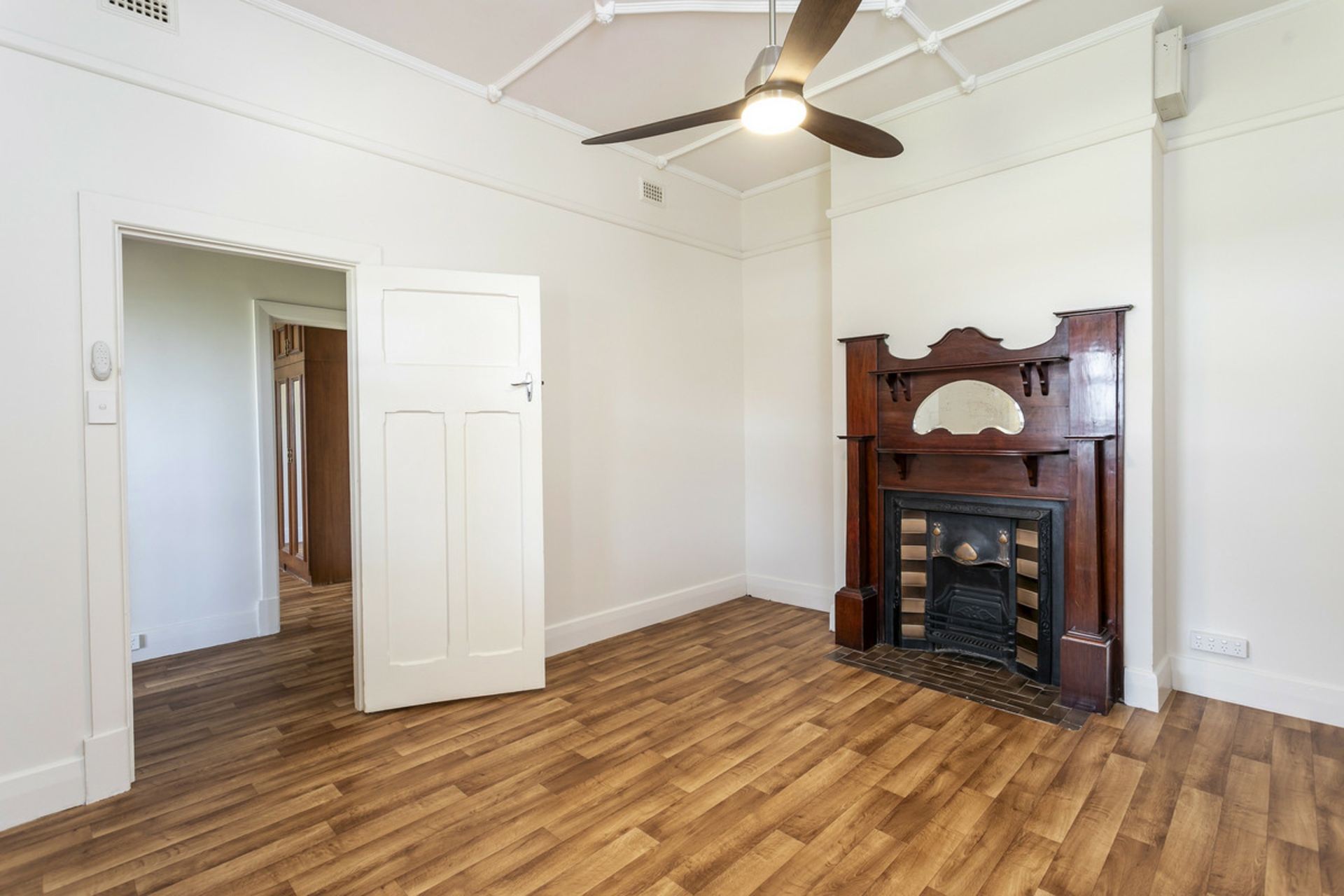4 White Street, ALLENBY GARDENS