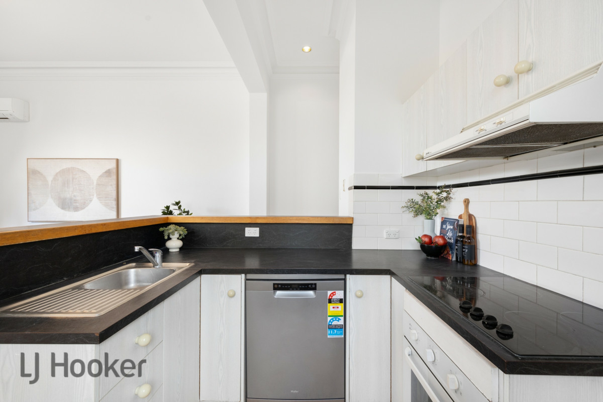 16 Bath Street, GLENELG SOUTH
