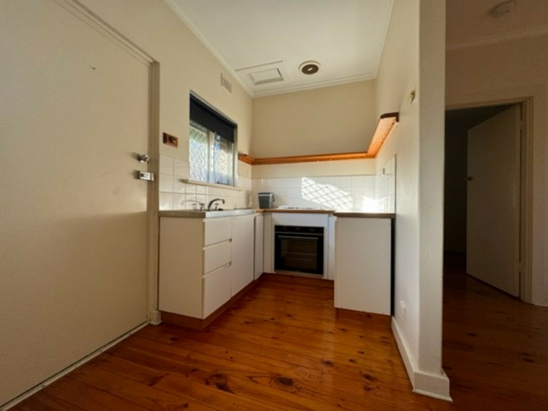 9/37 Pier Street, GLENELG