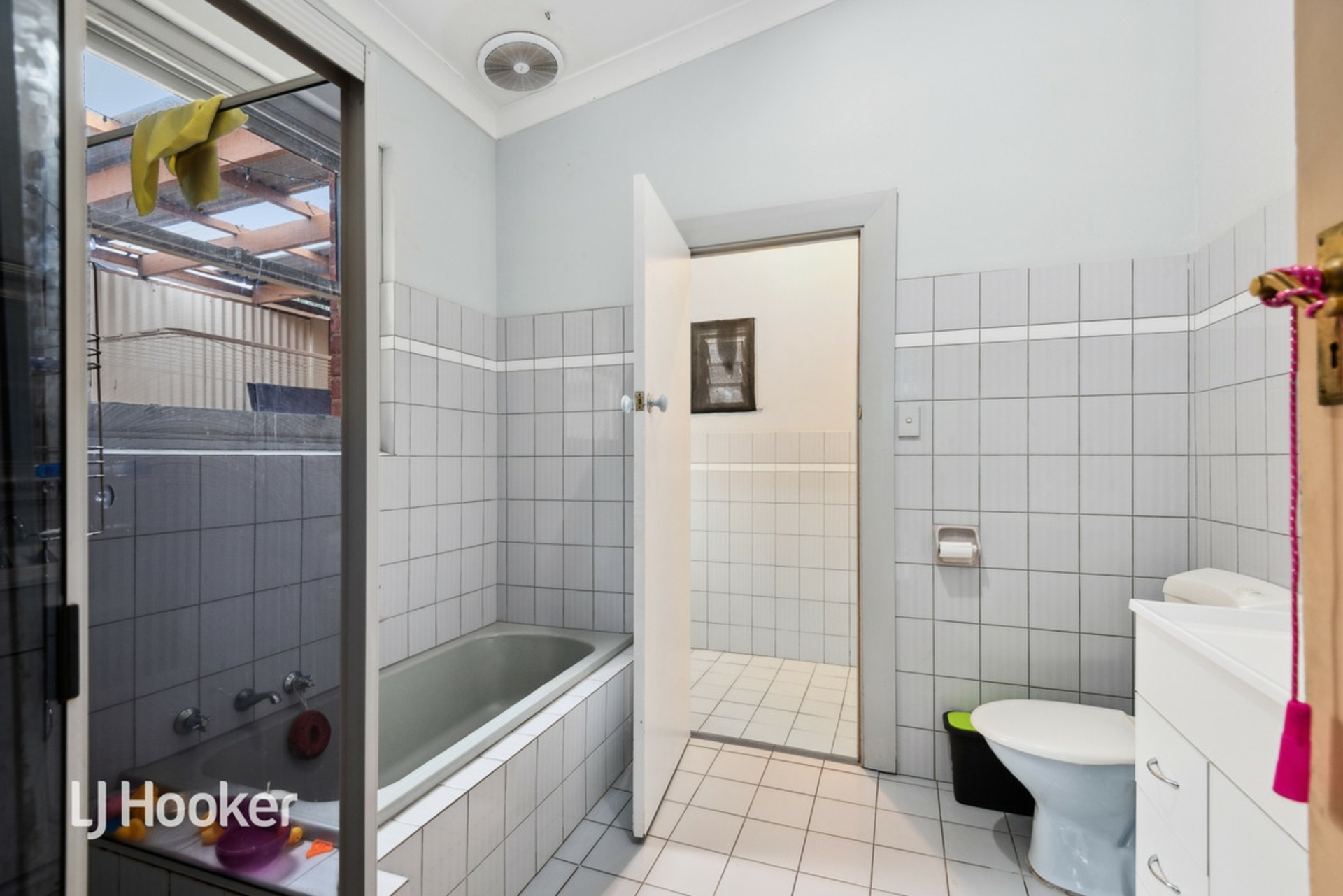 6 Ebor Avenue, MILE END