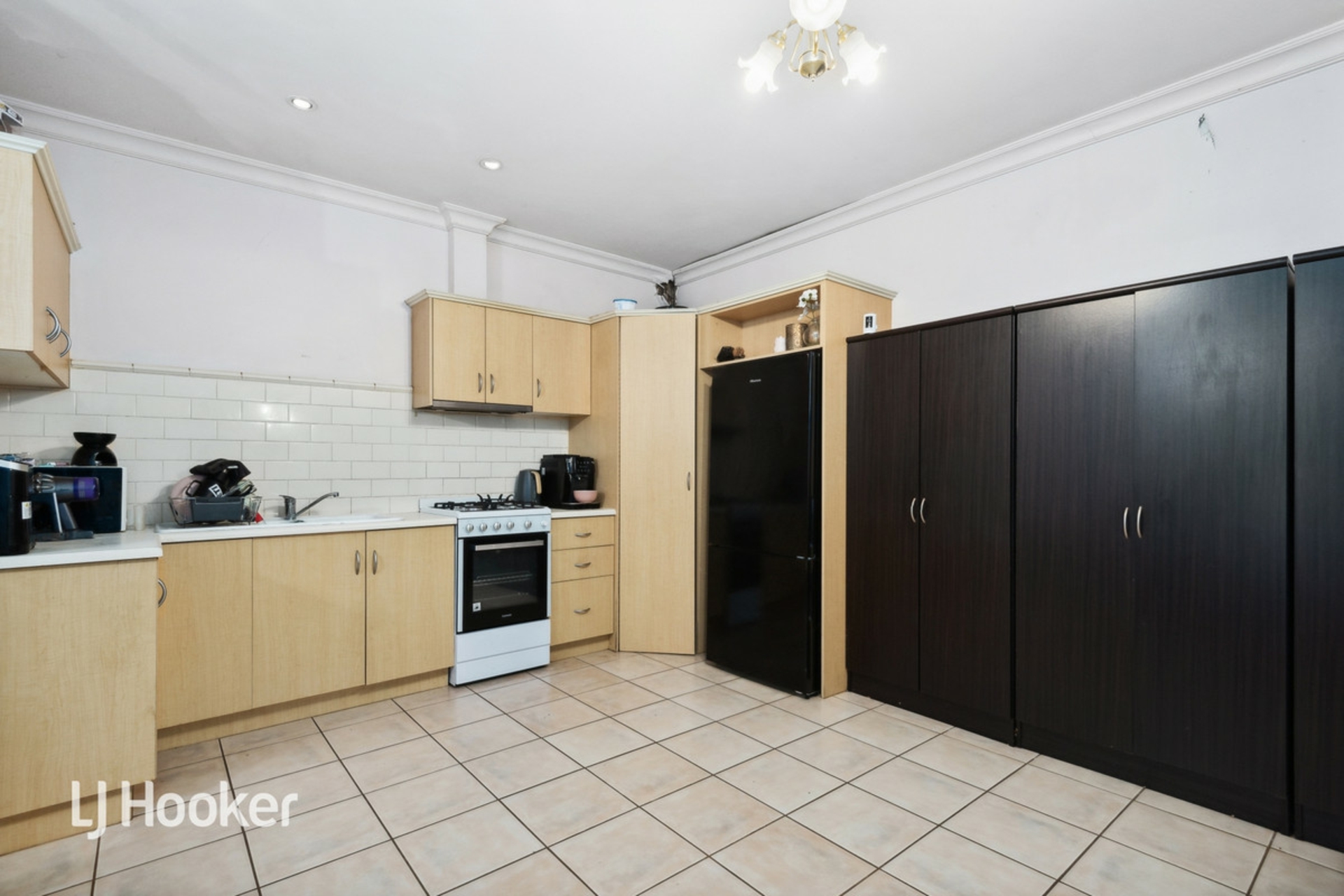 6 Ebor Avenue, MILE END