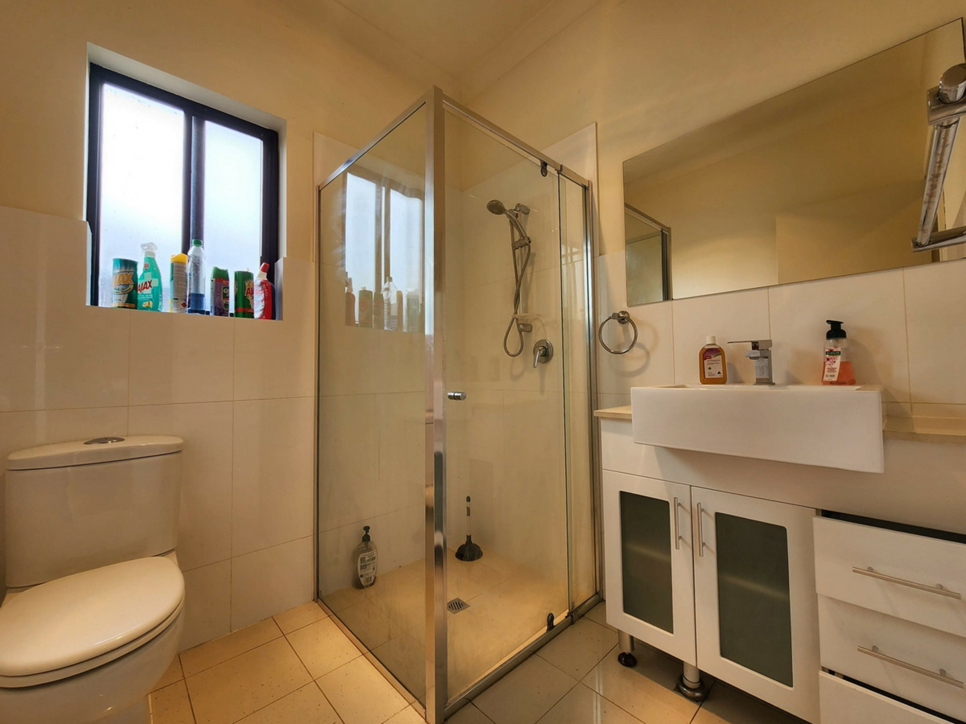 Room 2 at 62A Addison Road, PENNINGTON