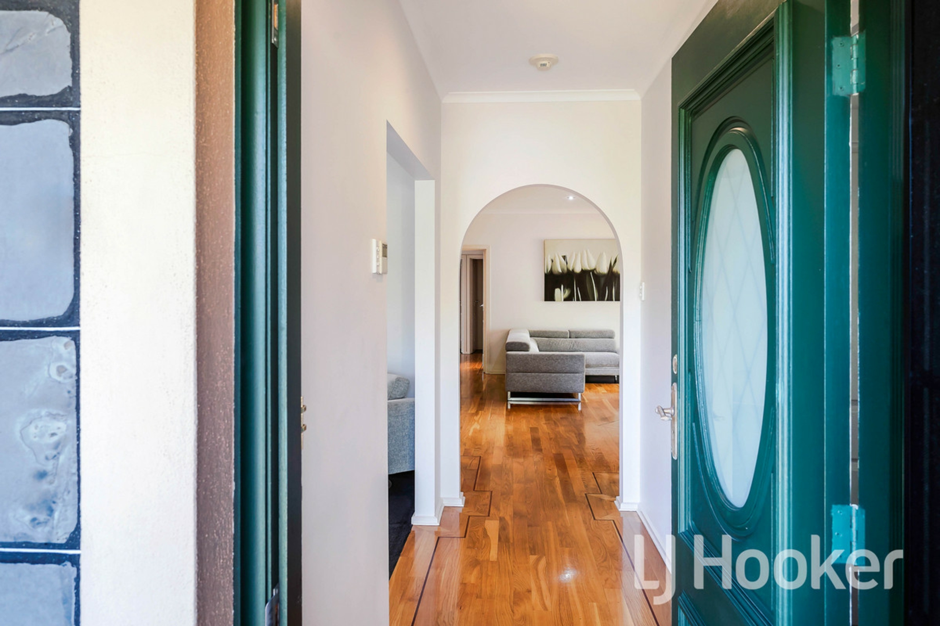 8 Woodland Court, HIGHBURY