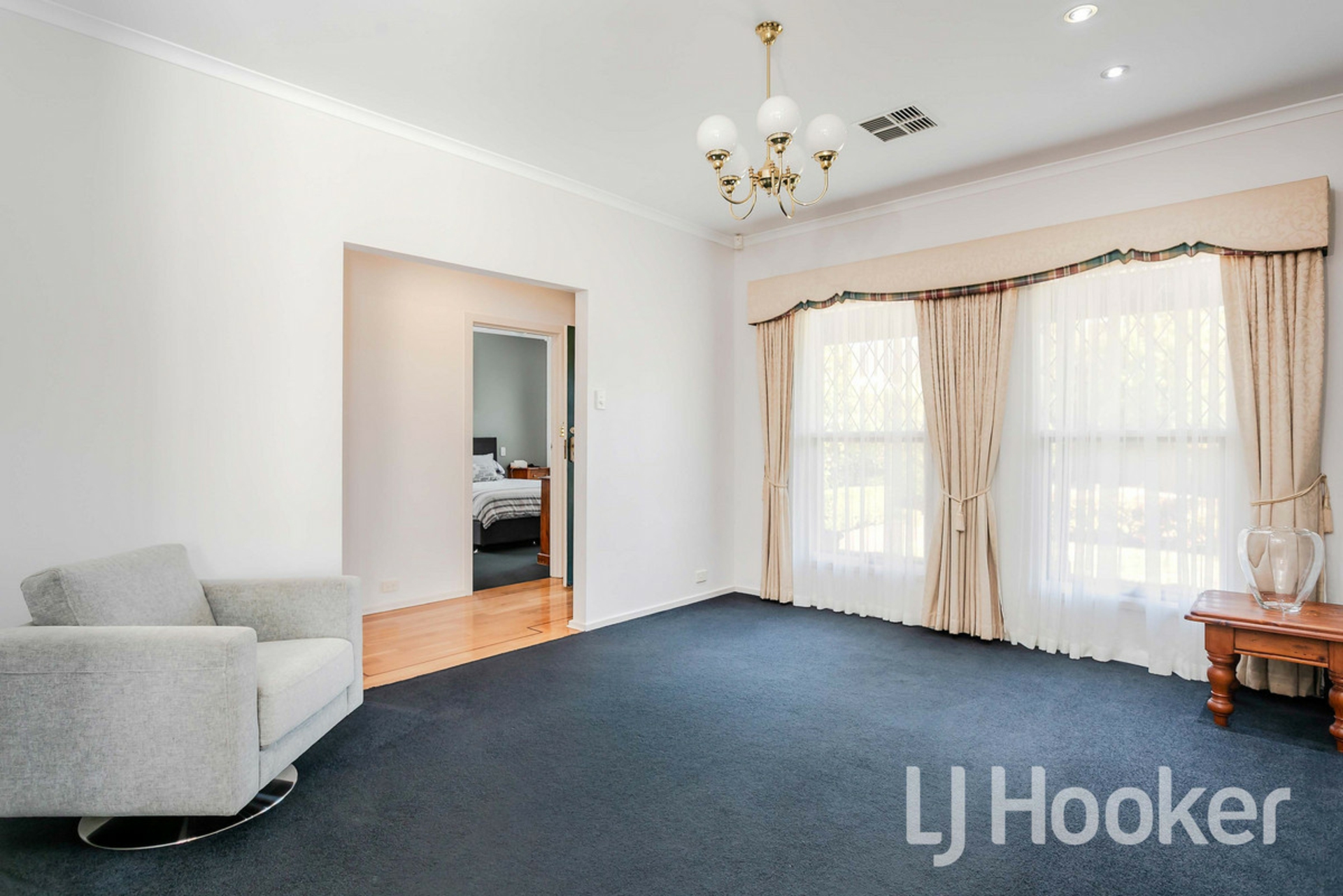8 Woodland Court, HIGHBURY