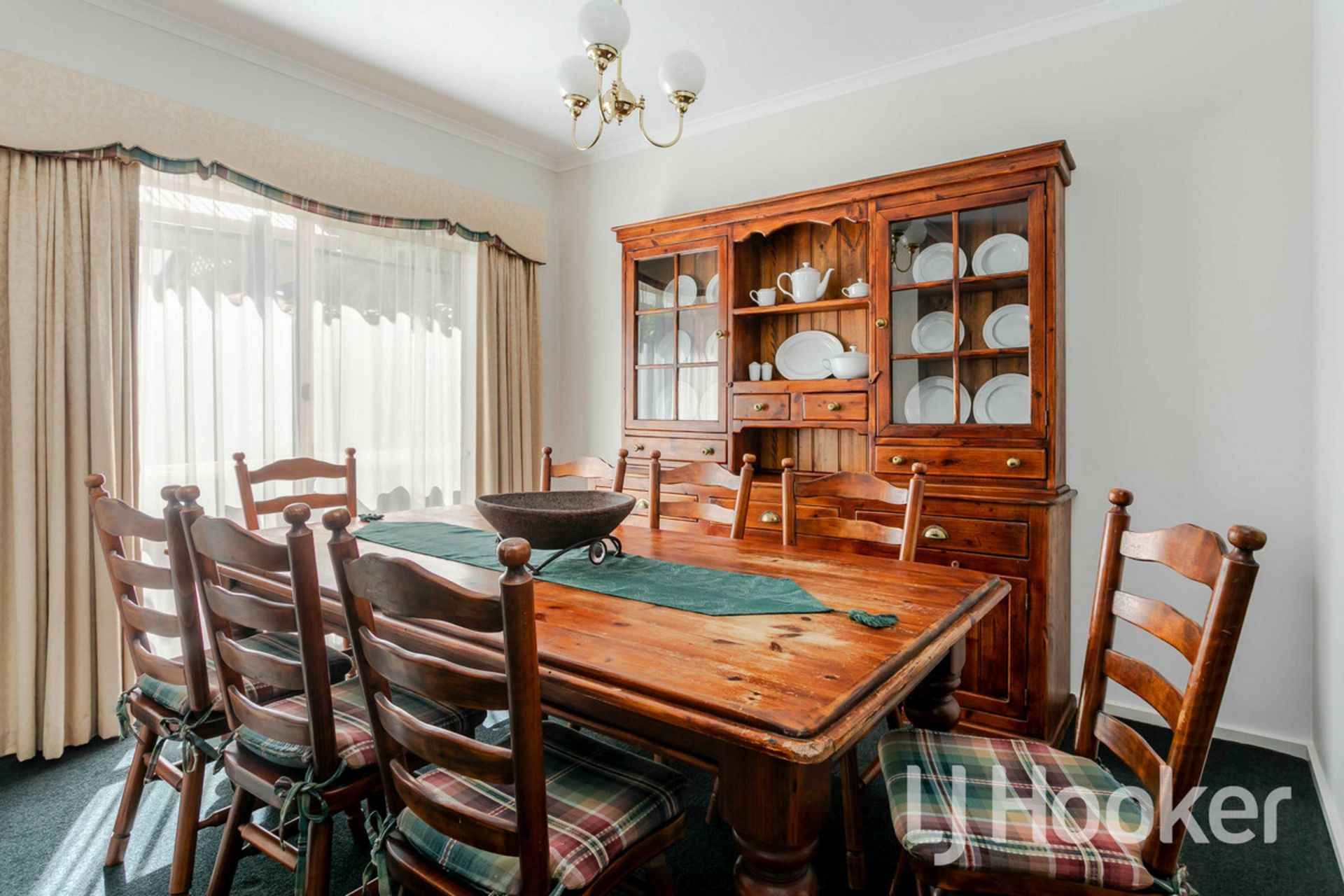 8 Woodland Court, HIGHBURY