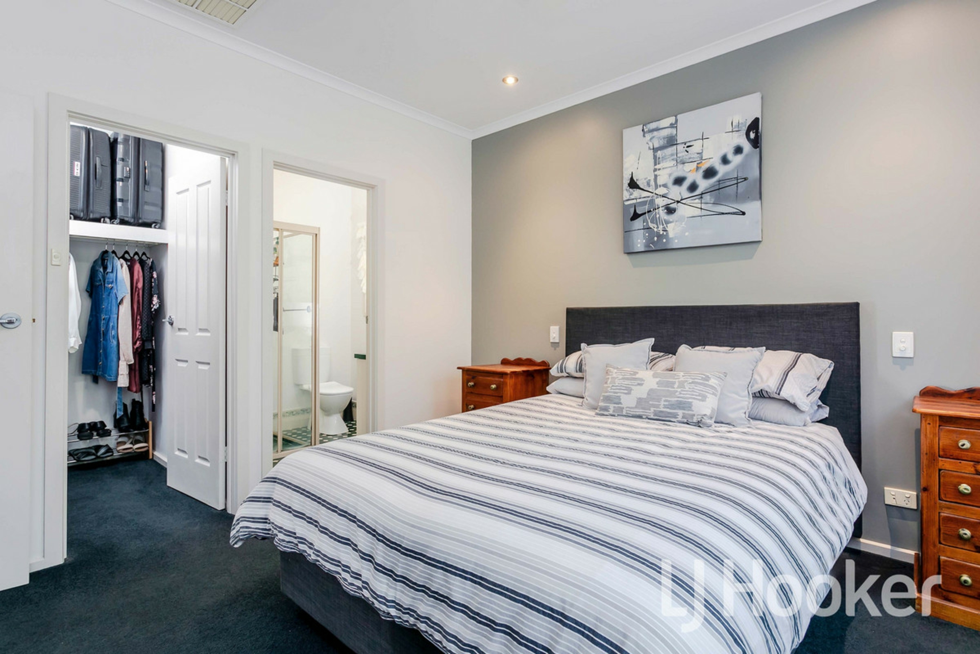 8 Woodland Court, HIGHBURY