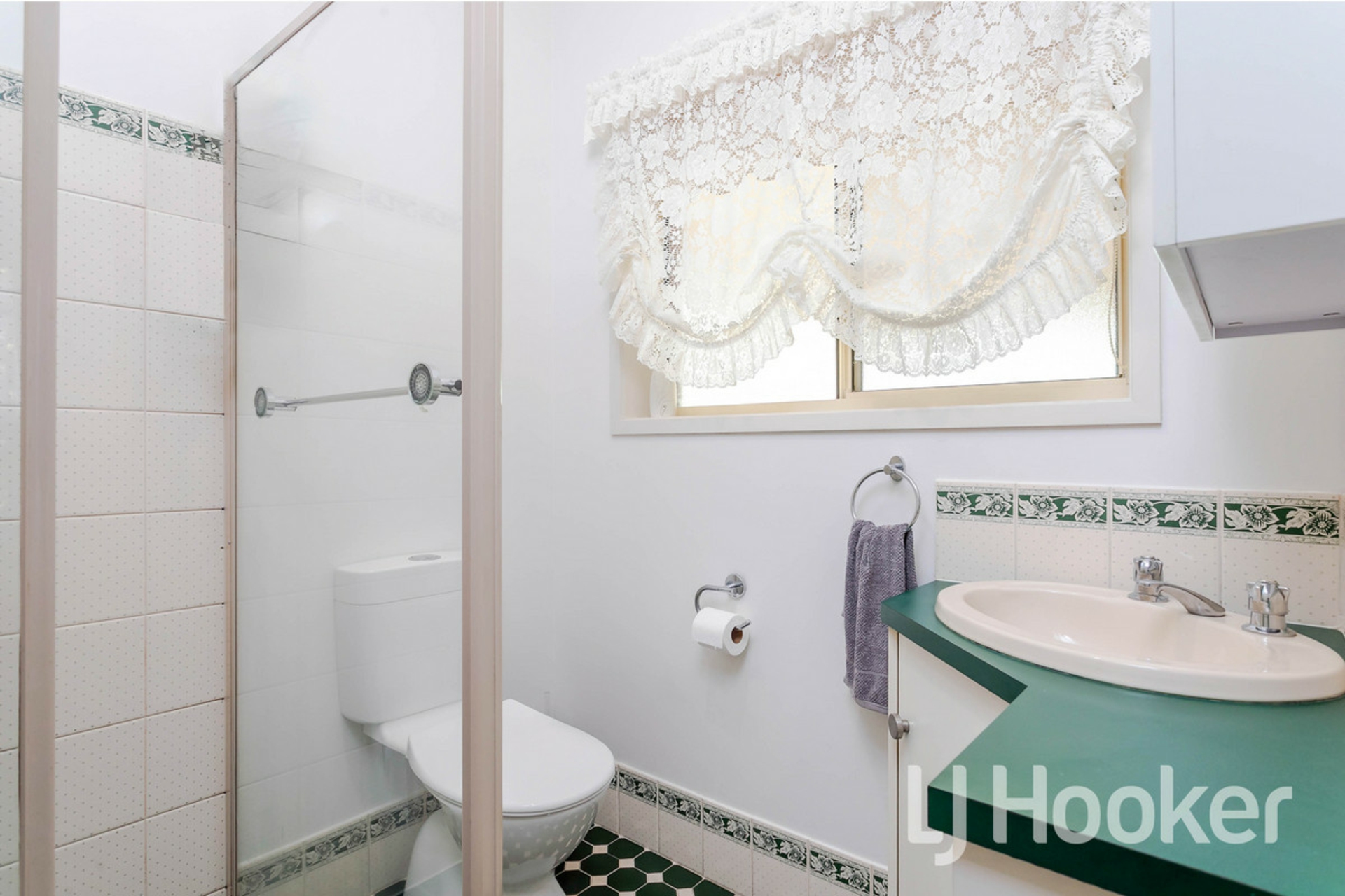 8 Woodland Court, HIGHBURY