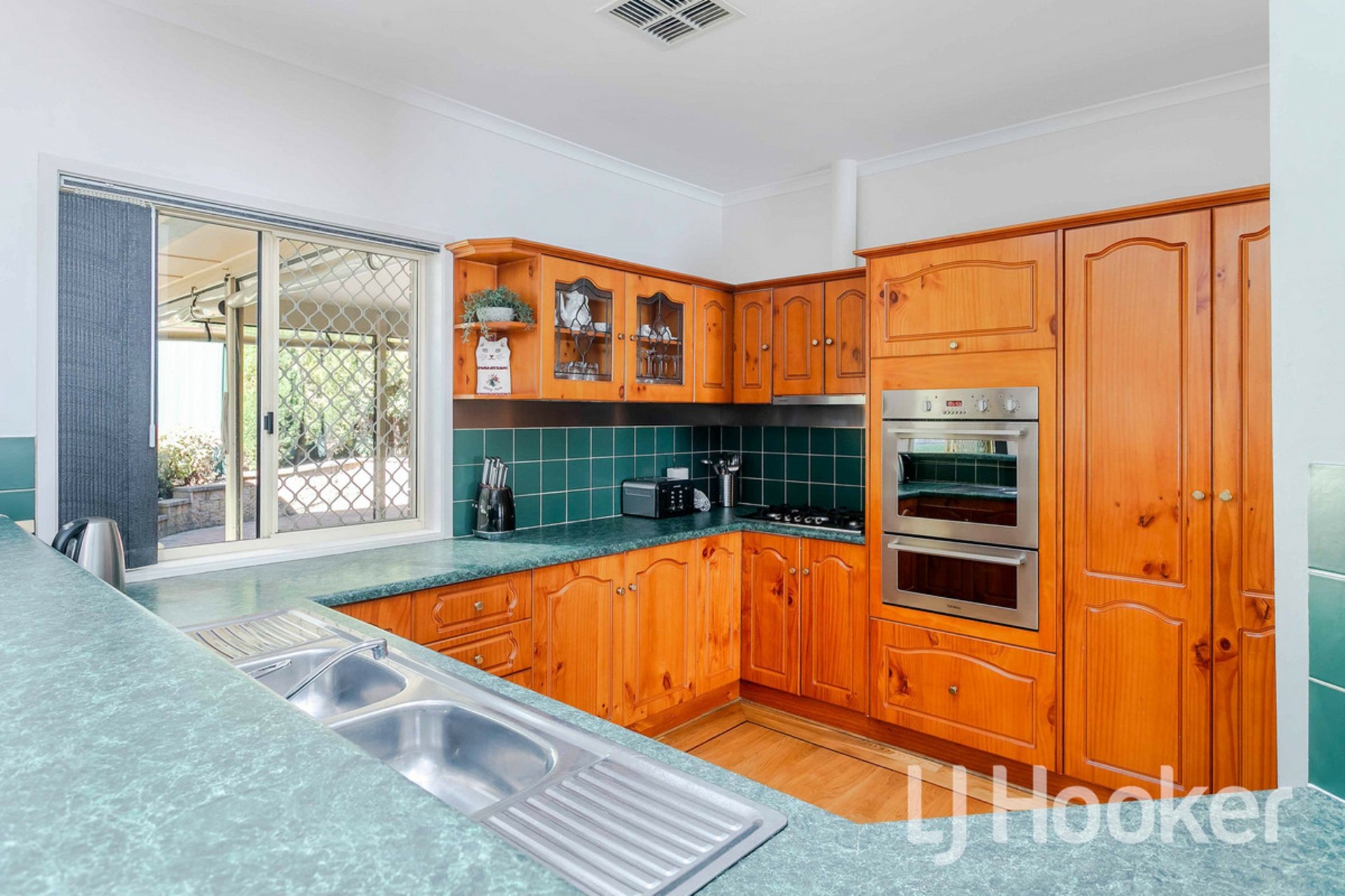 8 Woodland Court, HIGHBURY