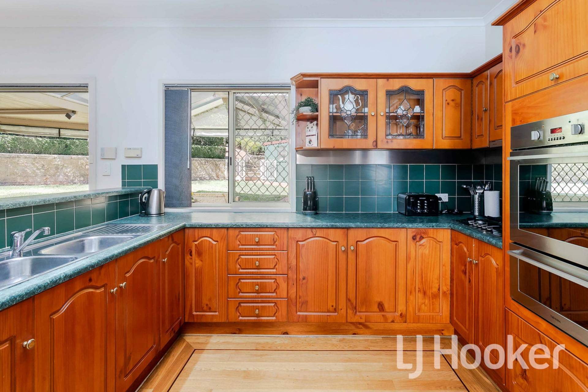8 Woodland Court, HIGHBURY