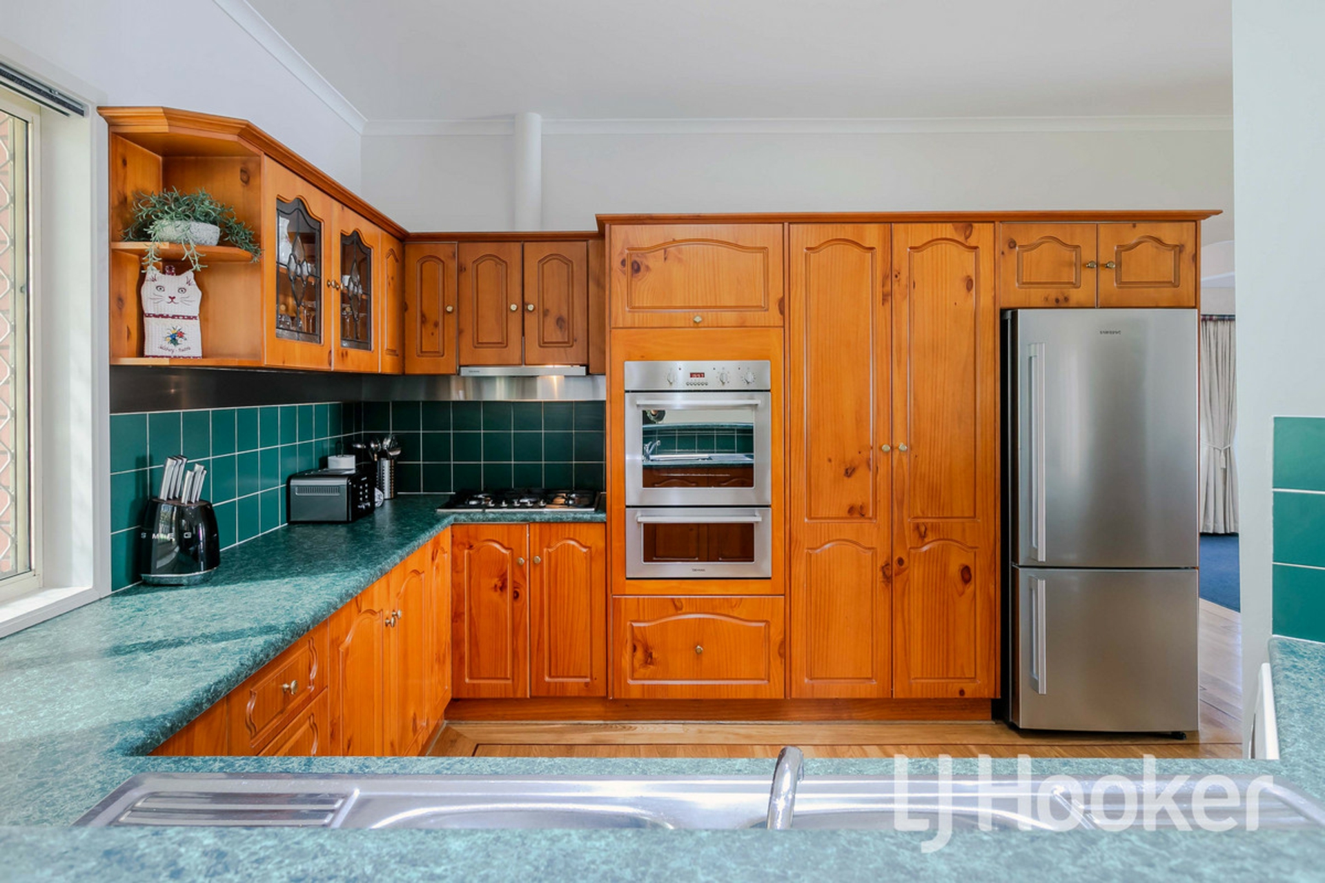 8 Woodland Court, HIGHBURY