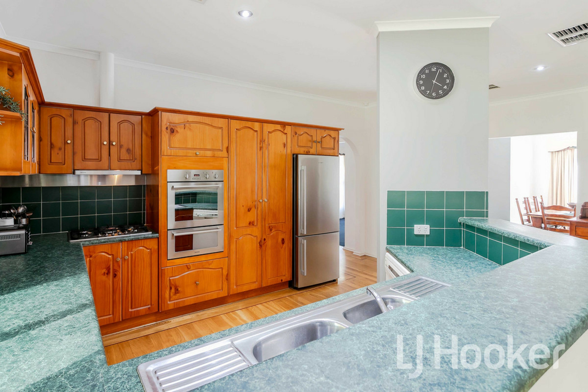 8 Woodland Court, HIGHBURY