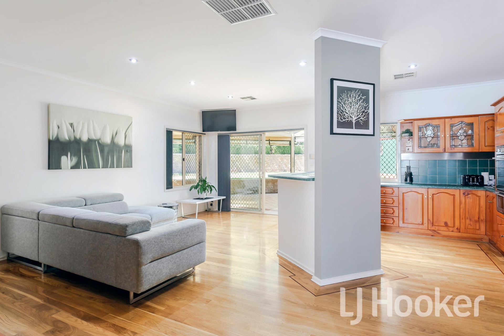 8 Woodland Court, HIGHBURY