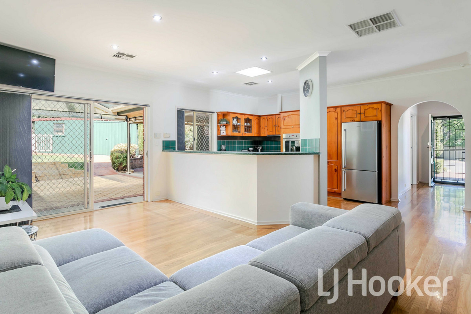 8 Woodland Court, HIGHBURY