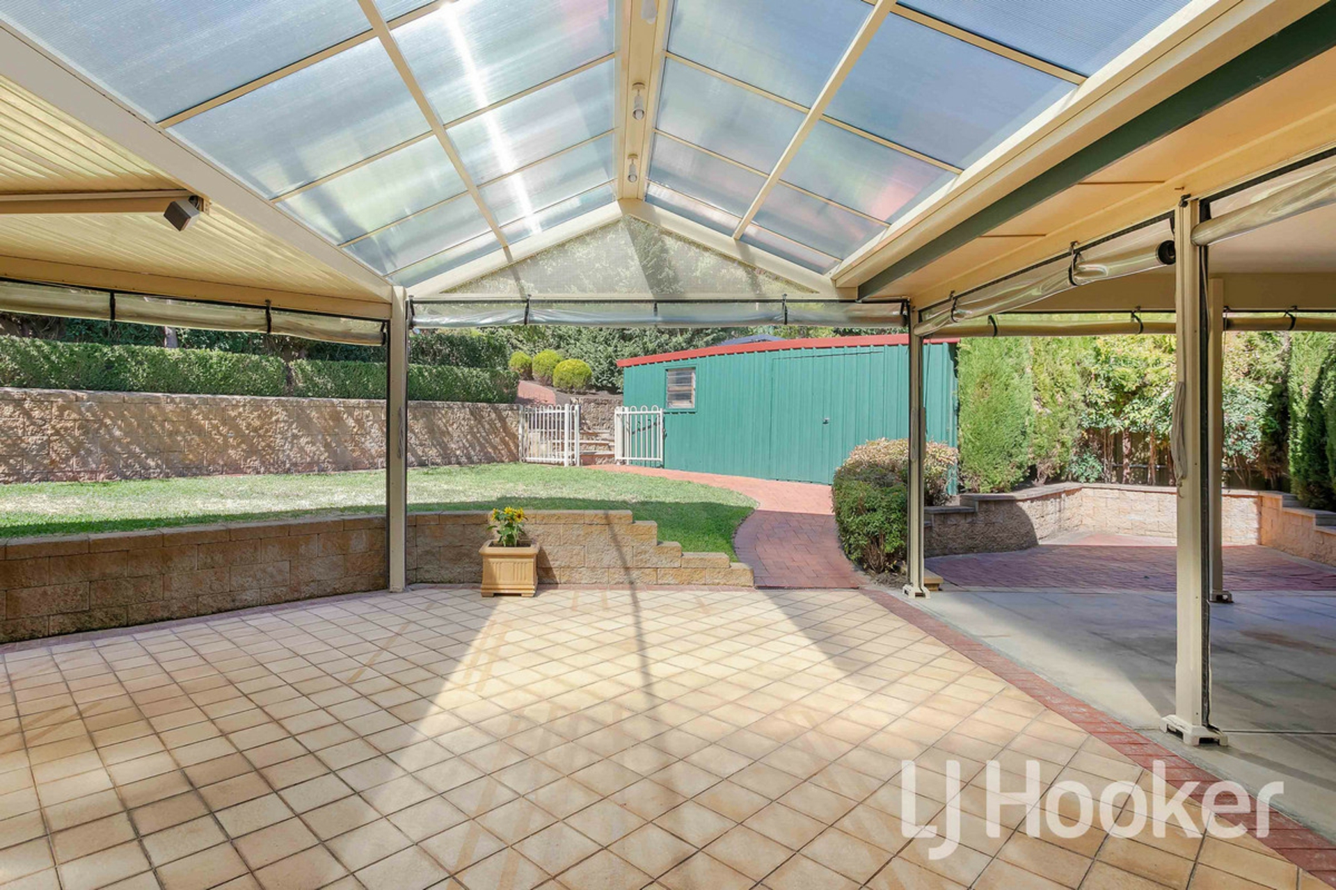 8 Woodland Court, HIGHBURY