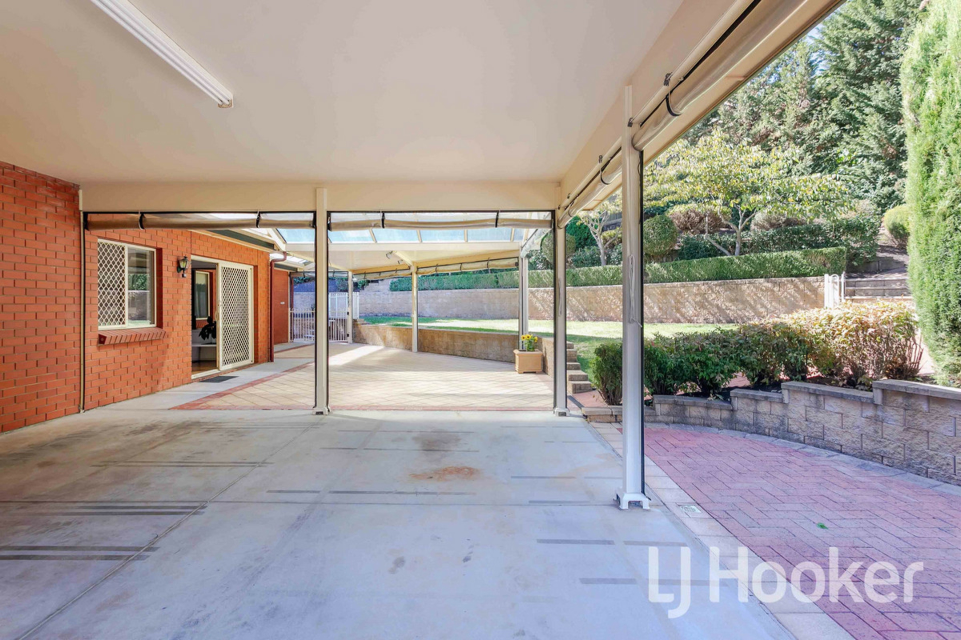 8 Woodland Court, HIGHBURY