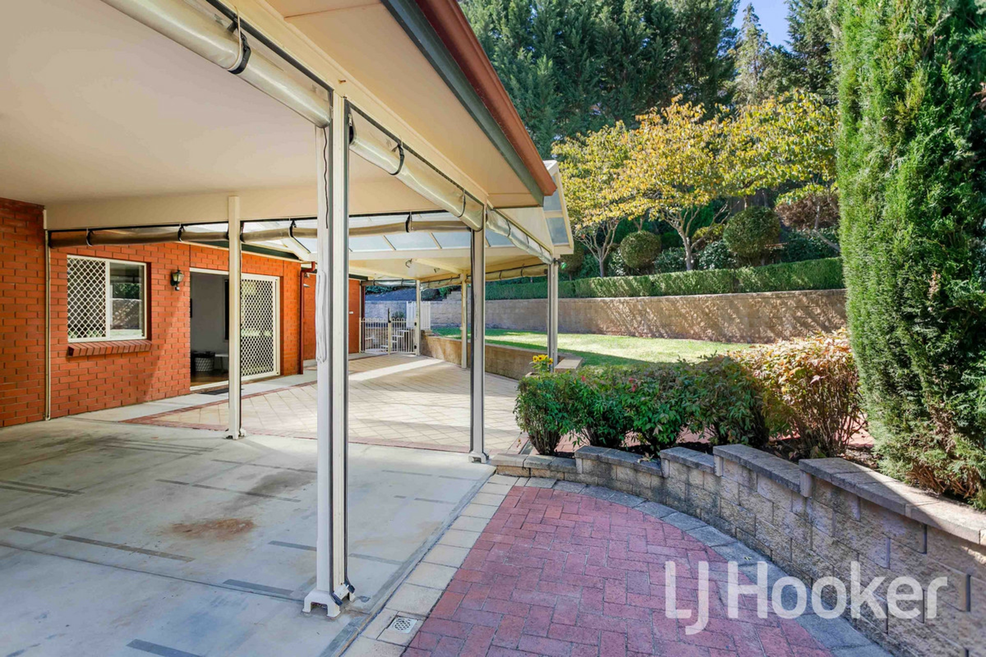 8 Woodland Court, HIGHBURY