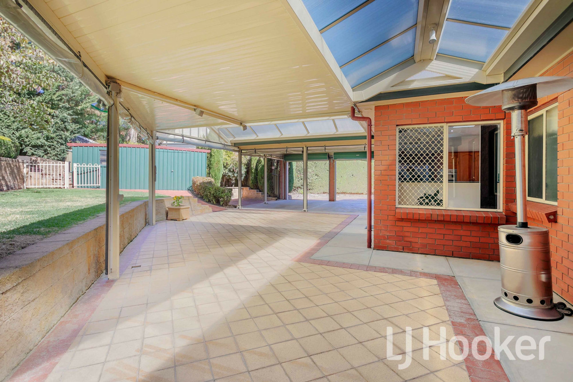 8 Woodland Court, HIGHBURY