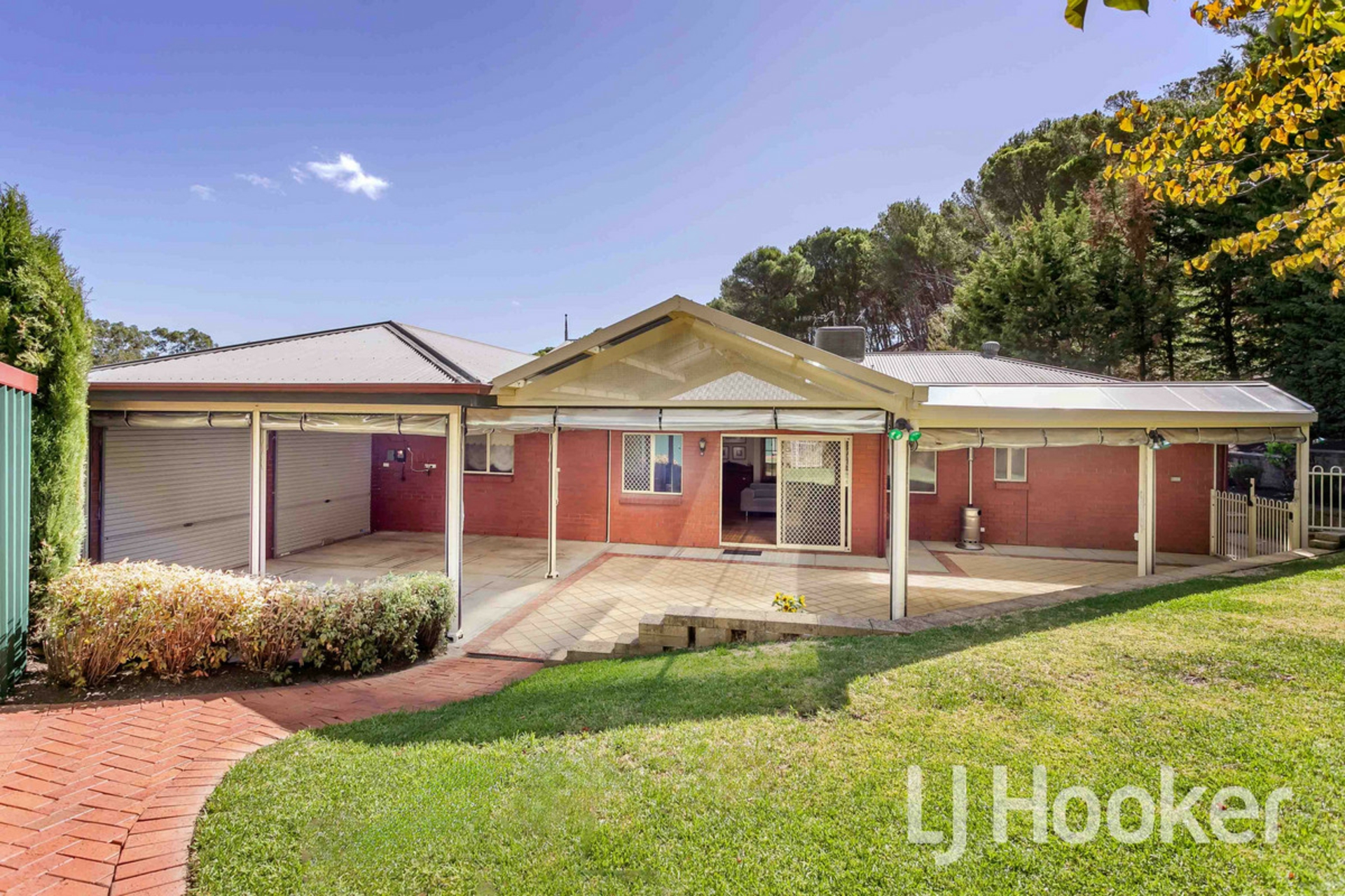 8 Woodland Court, HIGHBURY