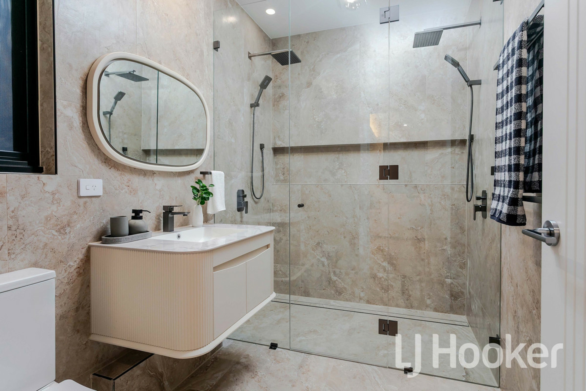 8 Gladstone Avenue — photo 8 of 15