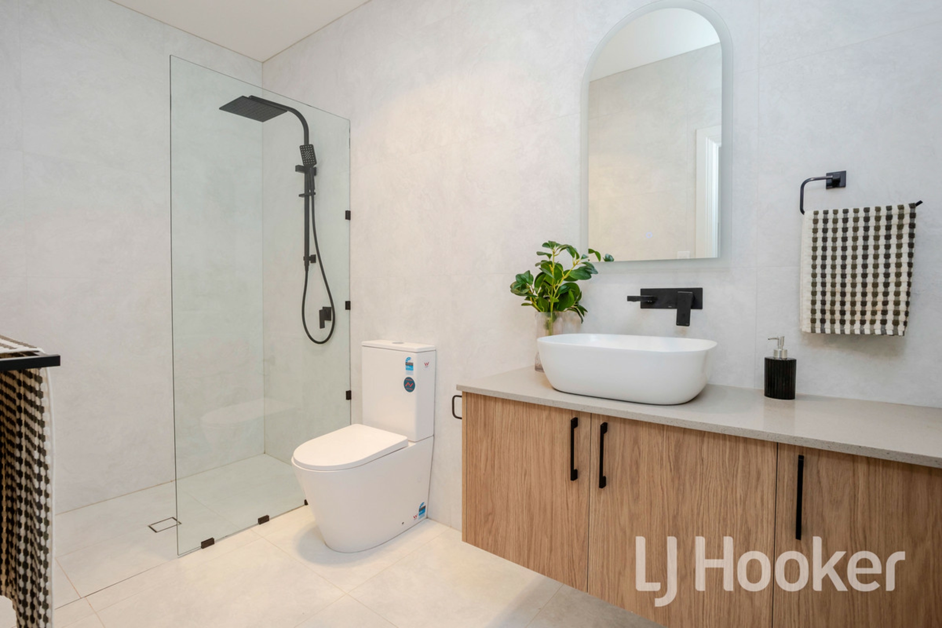 14 Ballara Street — photo 9 of 23