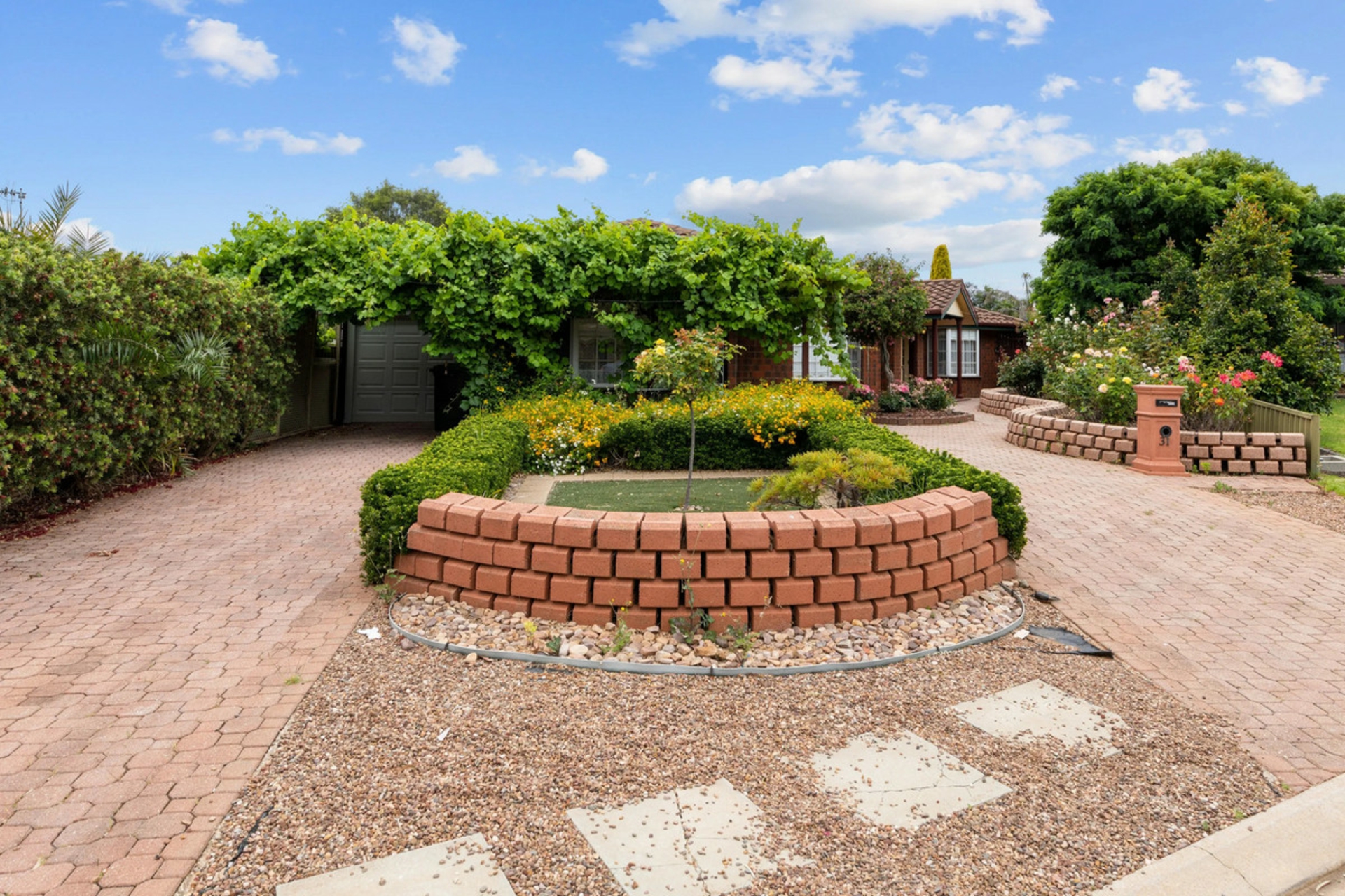 31 Otama Court — photo 2 of 15