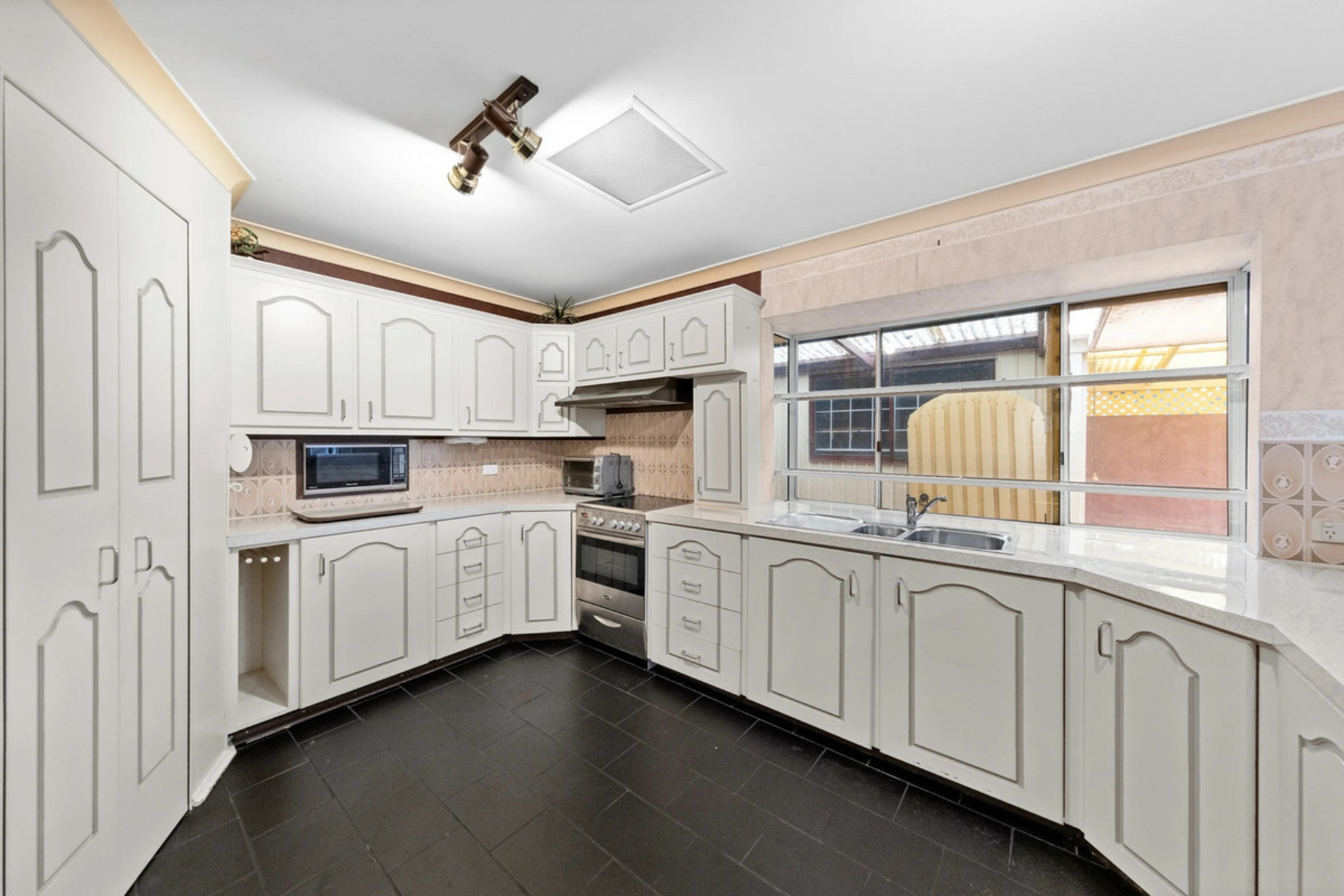 31 Otama Court — photo 5 of 15