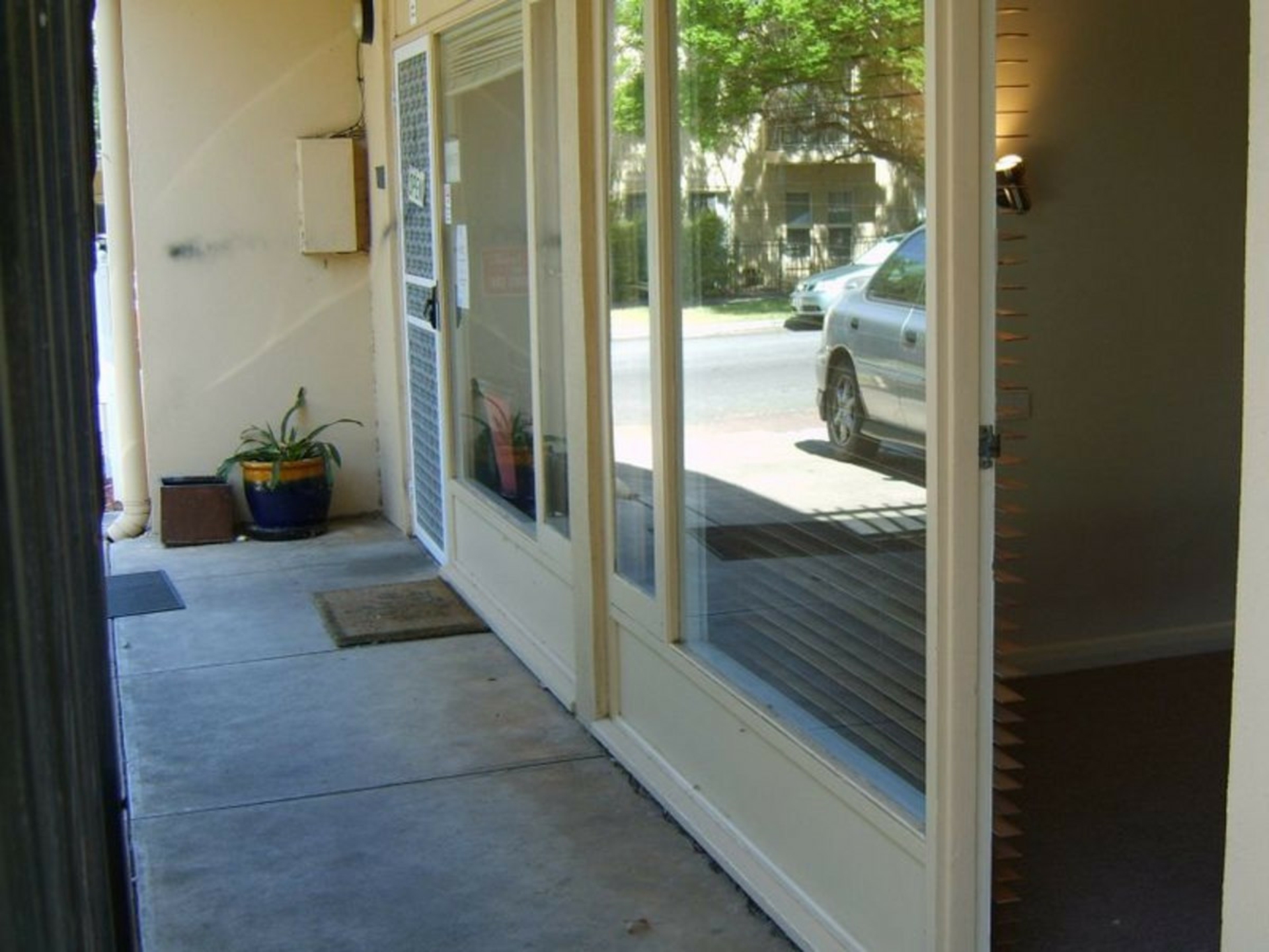 2/132 Conyngham Street — photo 2 of 8