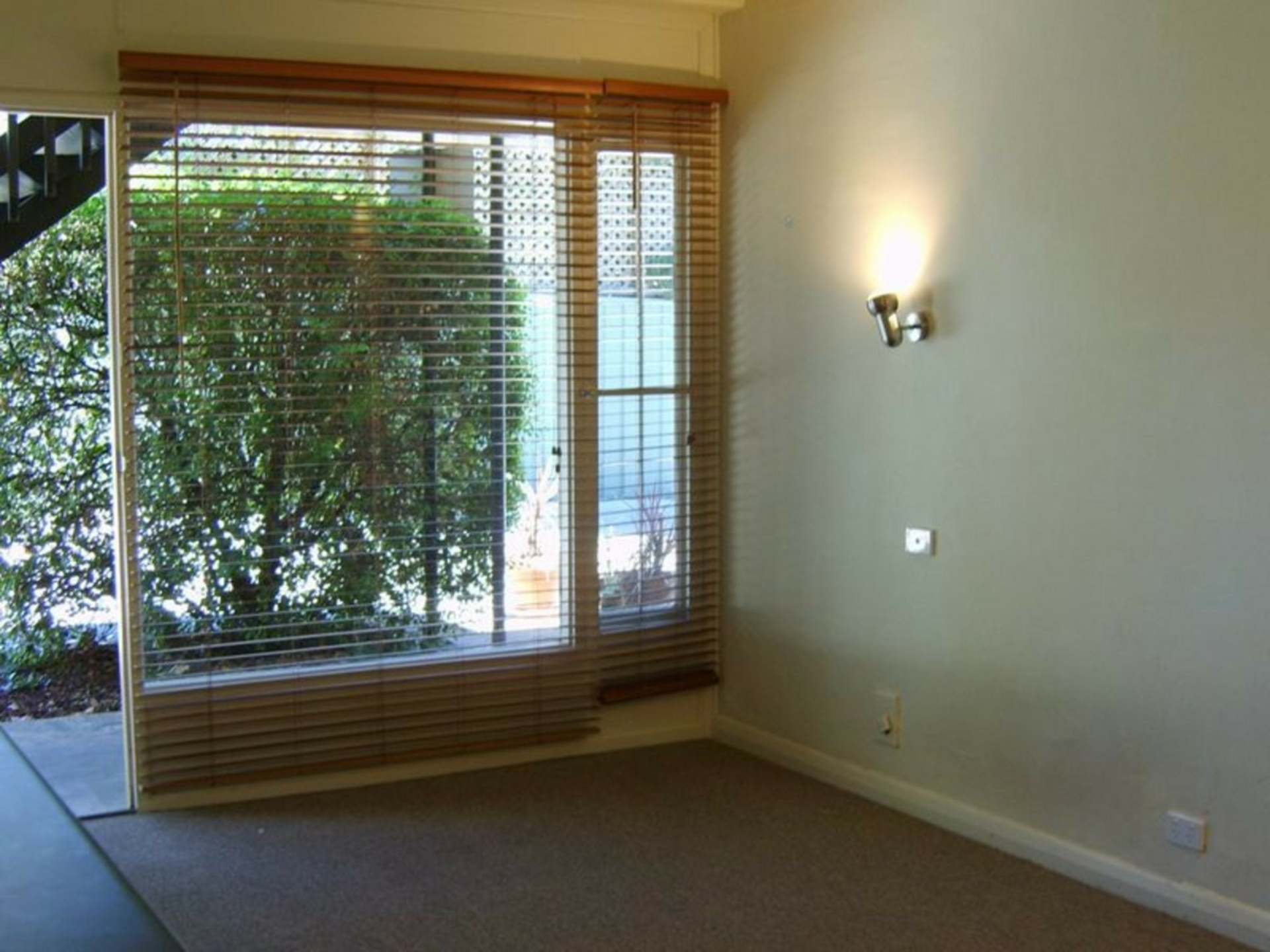 2/132 Conyngham Street — photo 3 of 8
